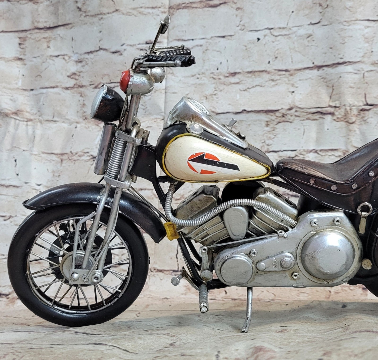 1: 8 Scale Retro Tinplate 1979 Harley Davidson Motorcycle Model FXSTS Artwork