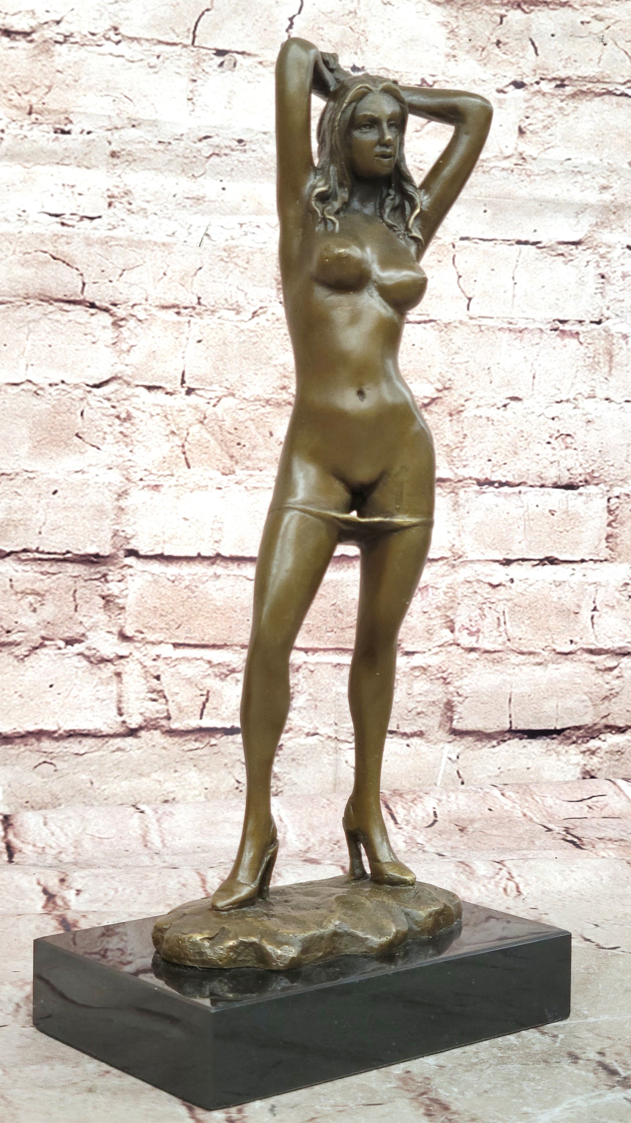 European Bronze Nude Woman Statue – Curvy Female Figurine for Men’s Dorm & Home Decor