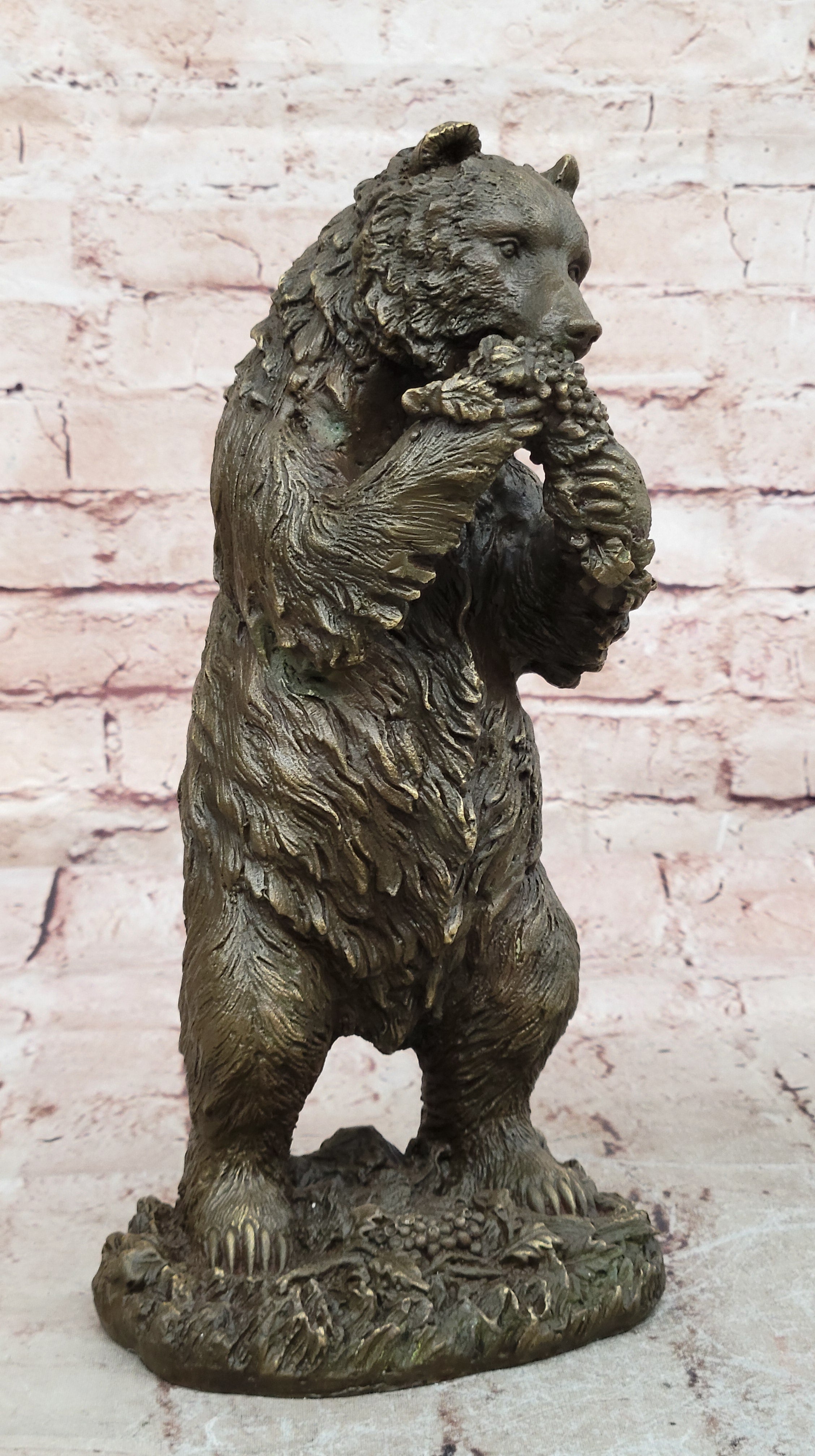 Kodiak Grizzly Bear Lodge Bronze Wildlife Sculpture – Handcrafted Art Figure for Nature Lovers | Buy Now