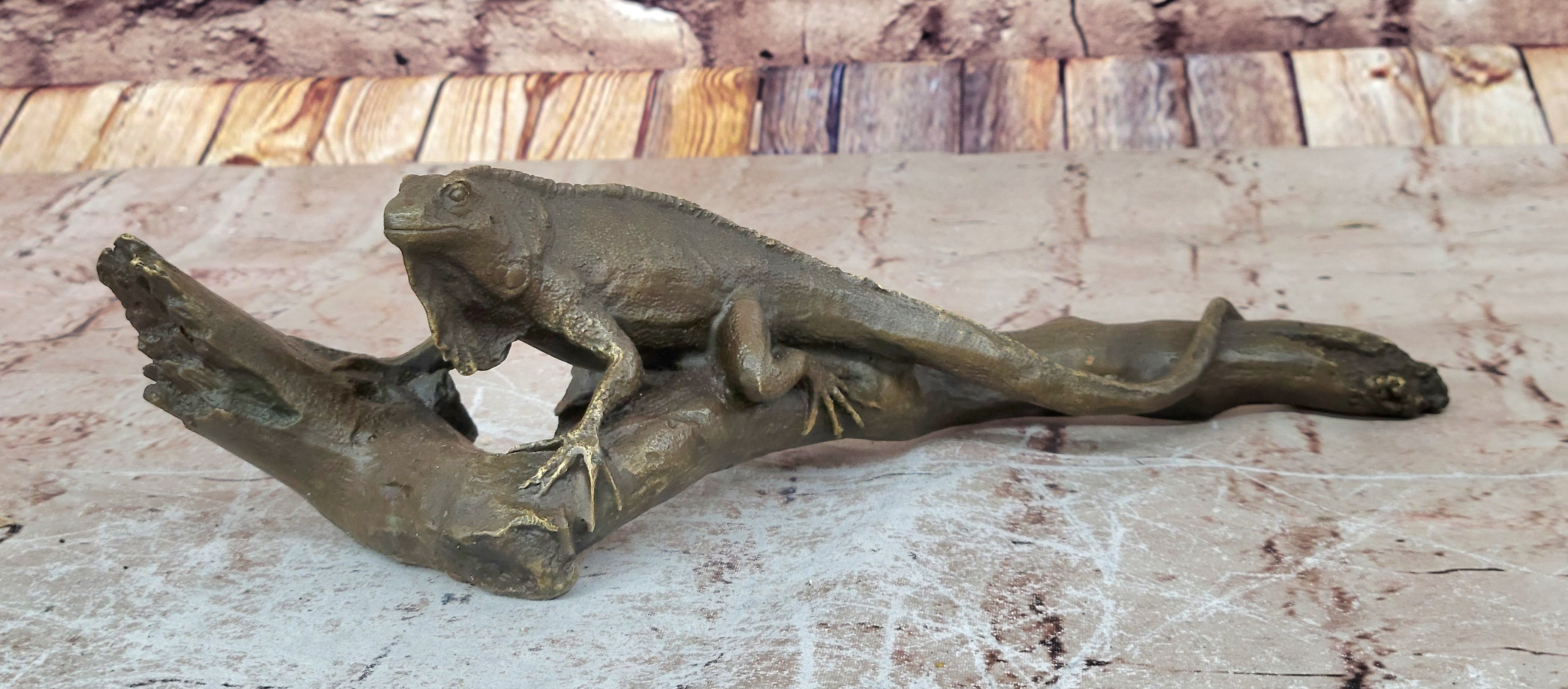 Solid bronze Sculpture komodo dragon Monitor varanidae Varanus Lizard Figure