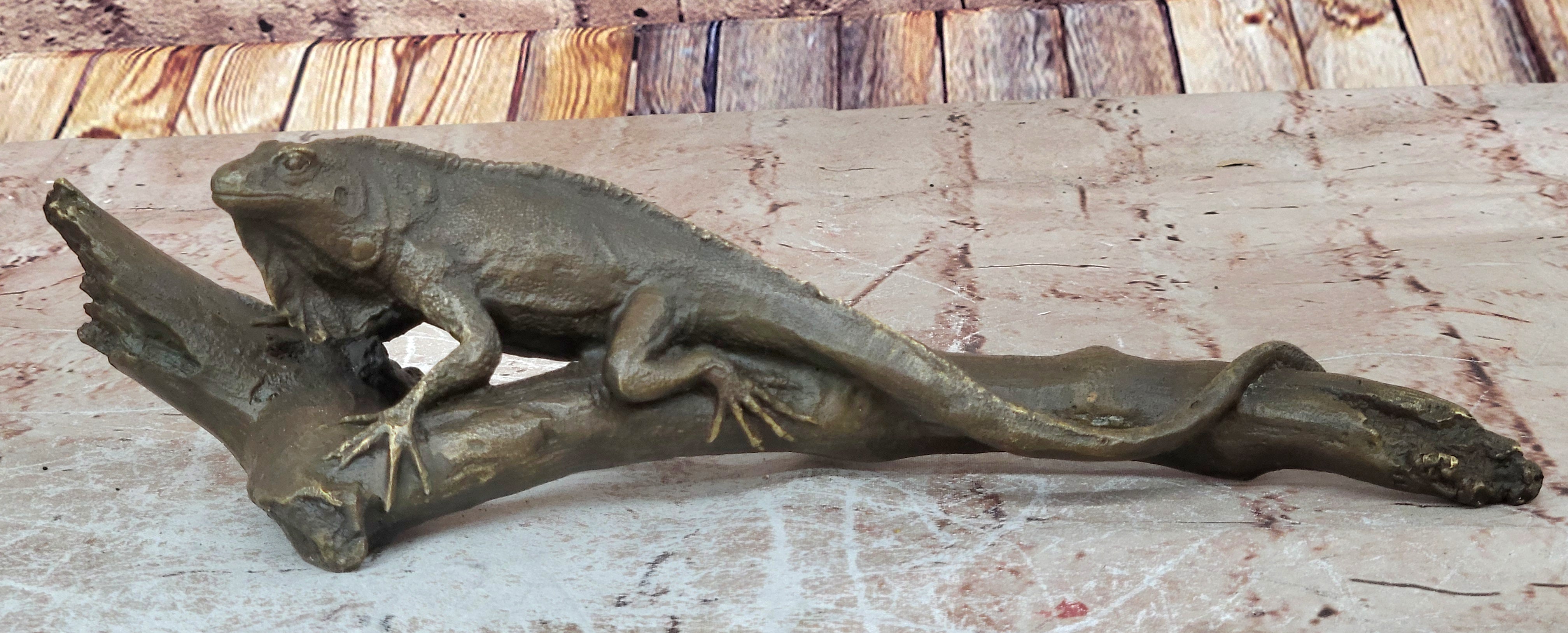 Solid bronze Sculpture komodo dragon Monitor varanidae Varanus Lizard Figure