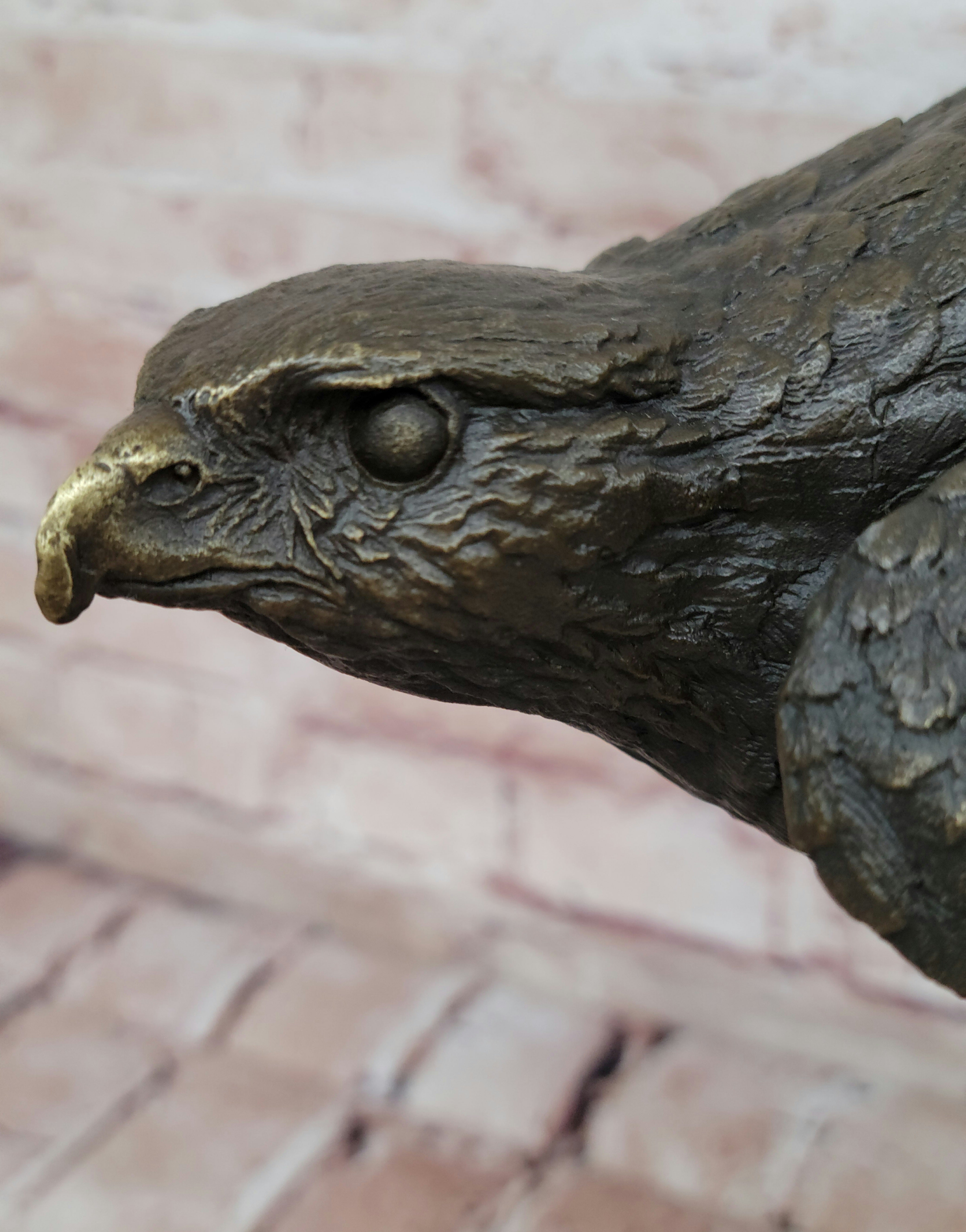 Parched Sitting Eagle Home Garden Decoration Bronze Sculpture on Marble Base