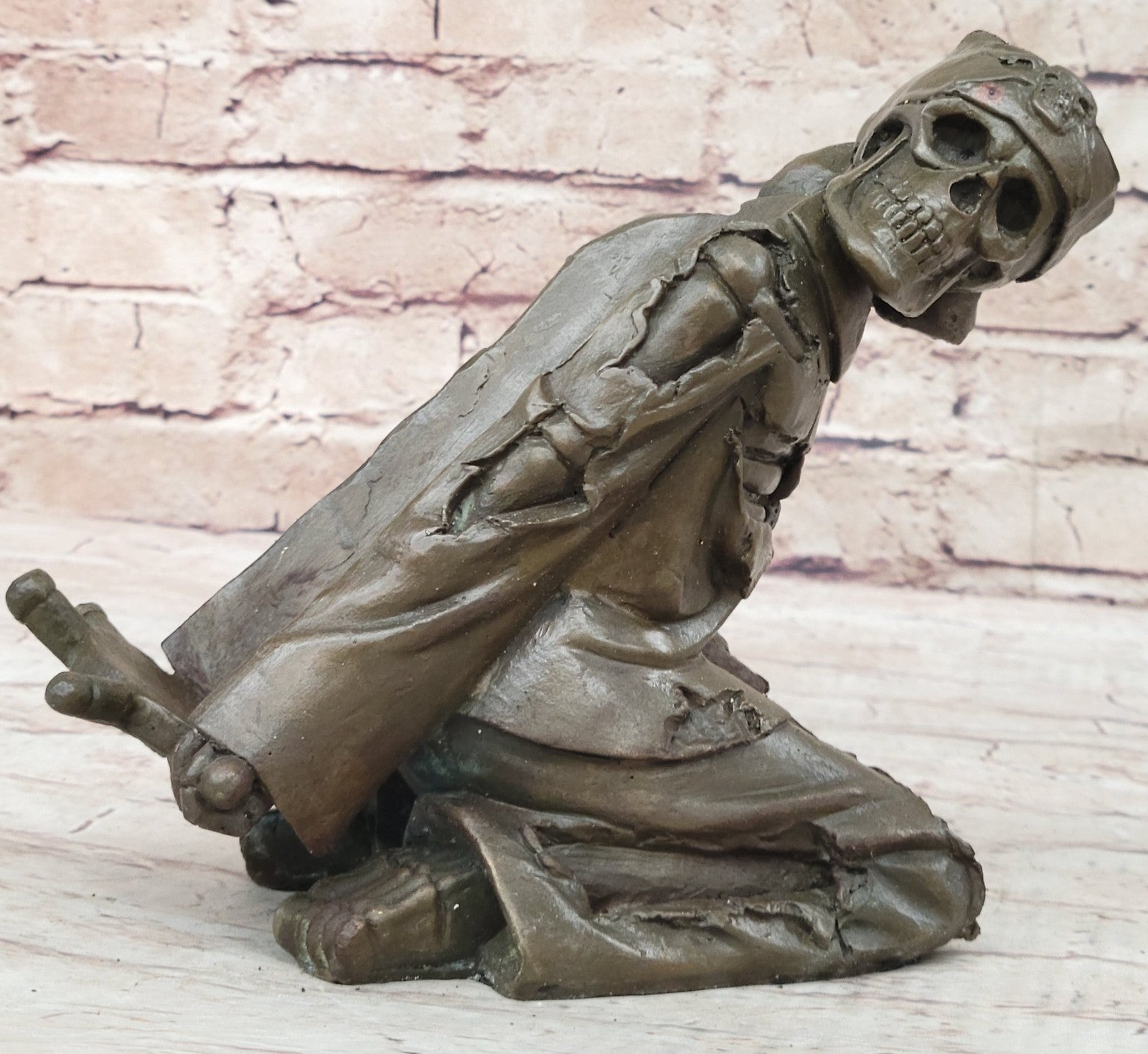 Skelton Laying Wine Holder Bronze Statue Sculpture Figurine Hot Cast Art Décor