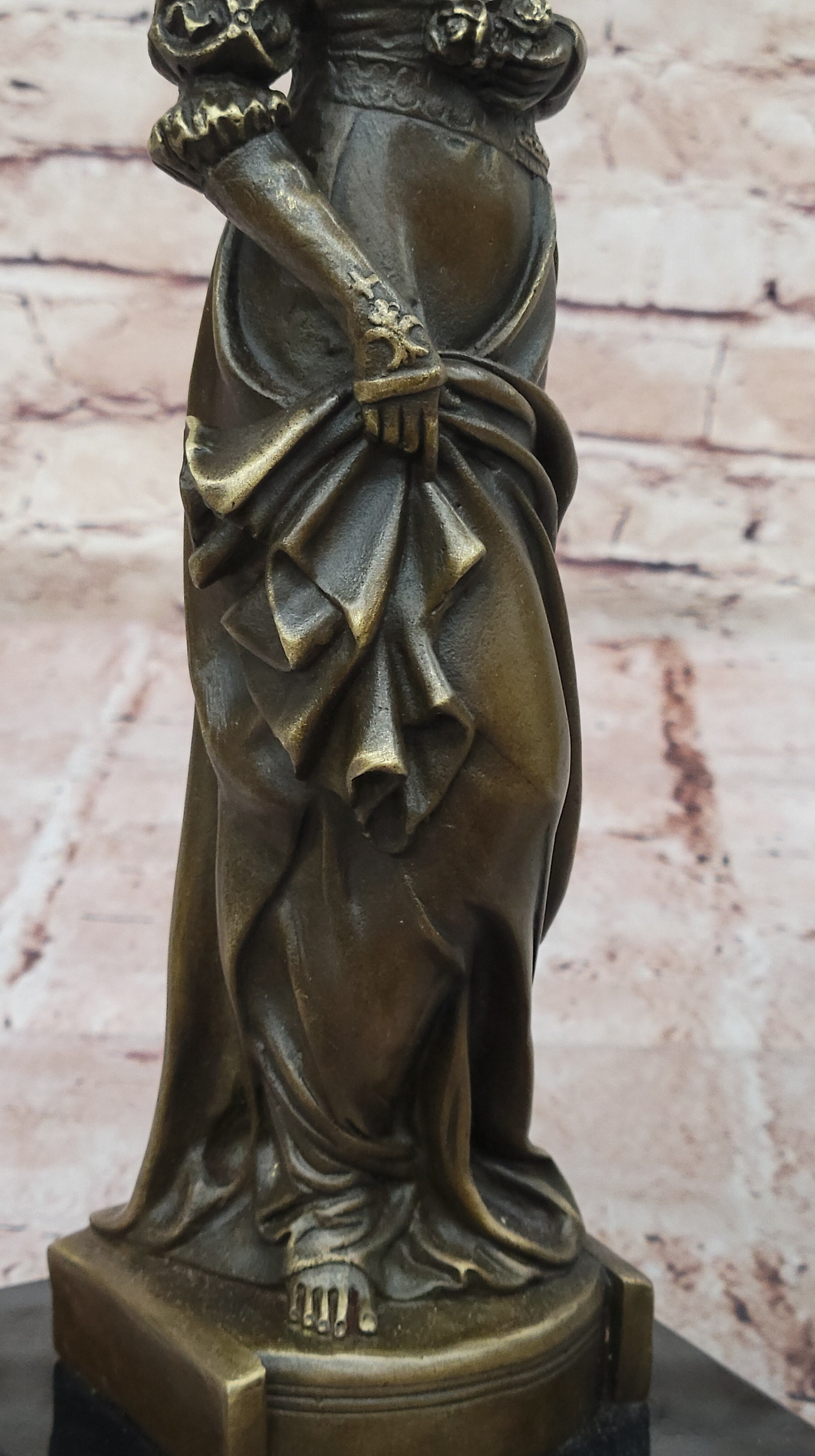 Bronze Victorian Lady Holding Roses – Signed Classic Artwork Figurine, Home Decoration