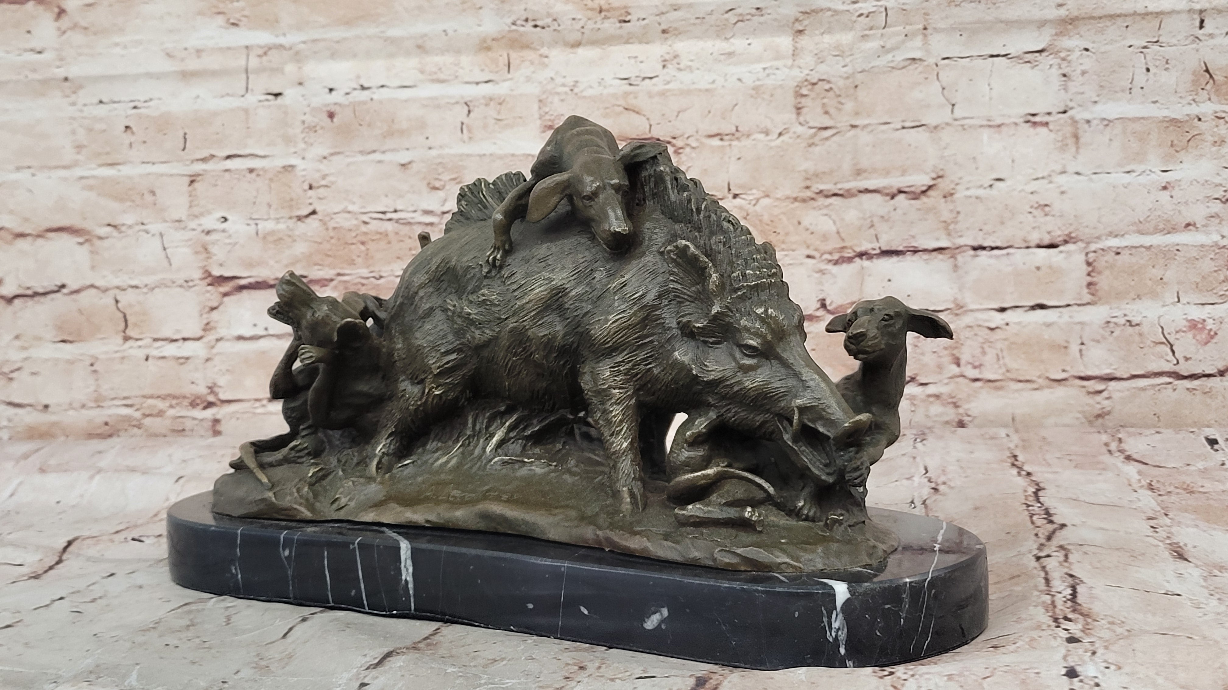 Handcrafted Museum Quality Artwork Hot Cast Wild pig and Dogs Bronze Statue