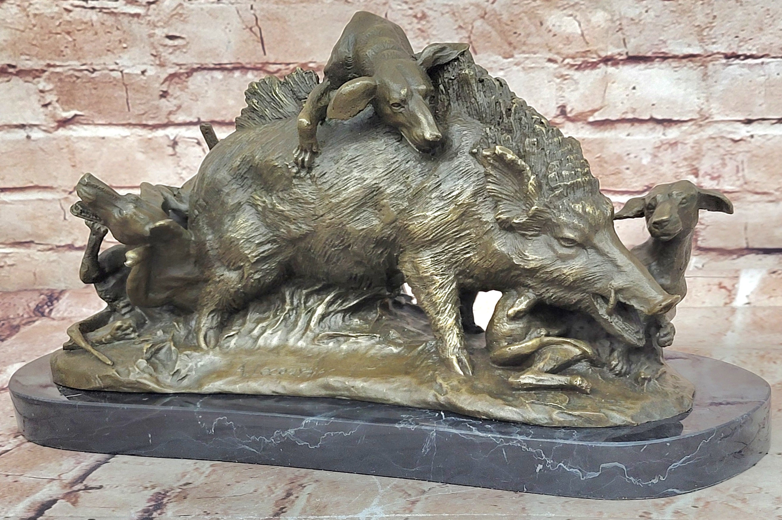 Handcrafted Museum Quality Artwork Hot Cast Wild pig and Dogs Bronze Statue