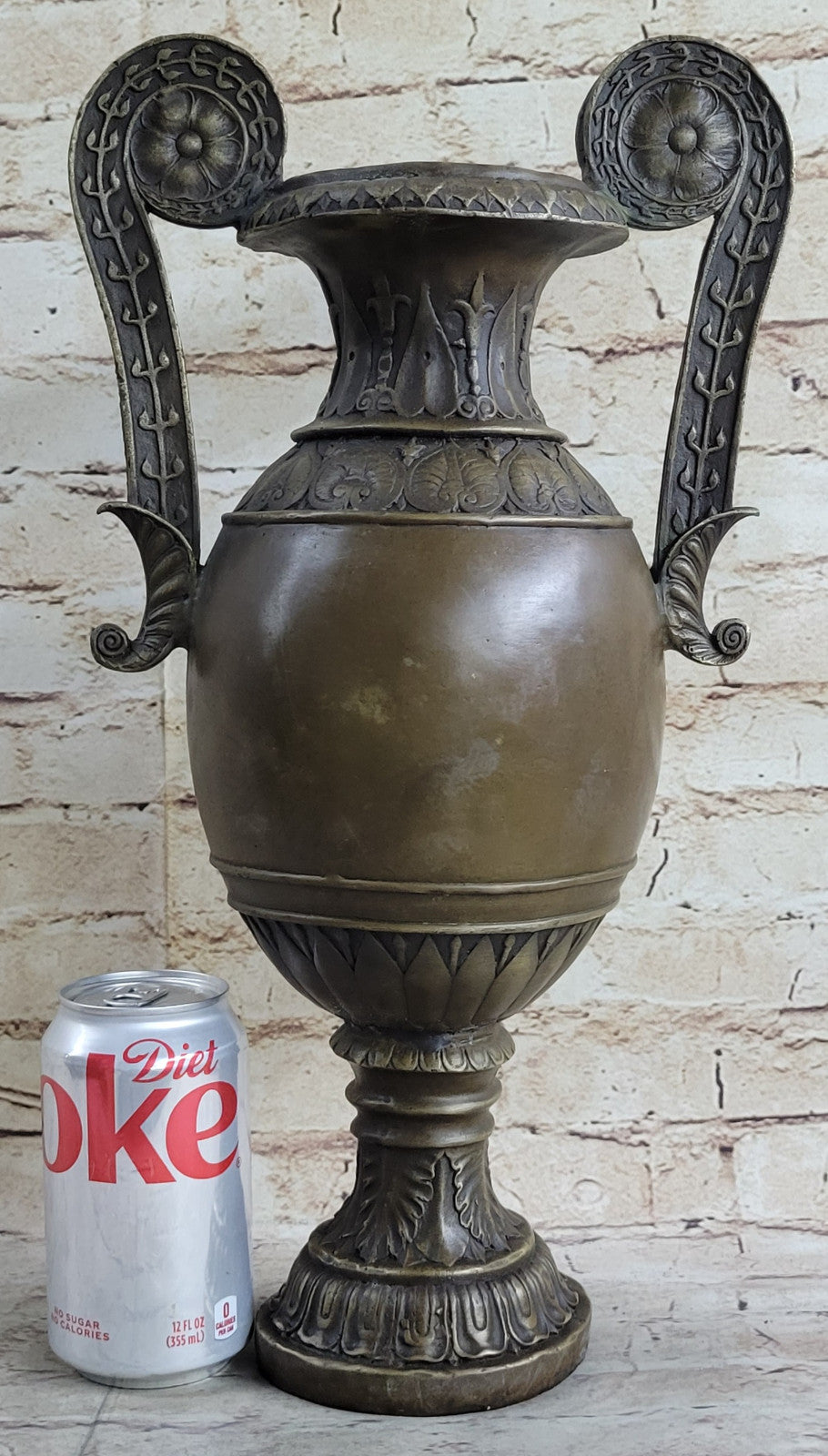 FINE & DETAILED EUROPEAN BRONZE FINERY SIGNED VASE WITH TWO BRONZE HOLDER FIGURE