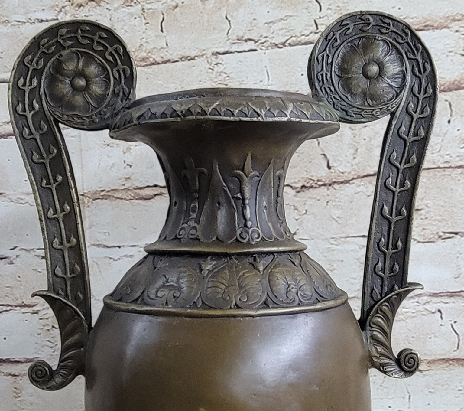 FINE & DETAILED EUROPEAN BRONZE FINERY SIGNED VASE WITH TWO BRONZE HOLDER FIGURE