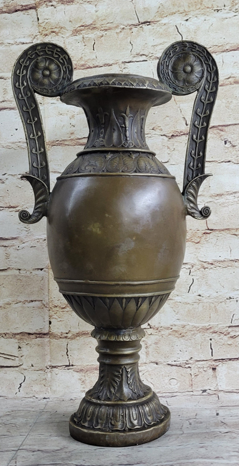 FINE & DETAILED EUROPEAN BRONZE FINERY SIGNED VASE WITH TWO BRONZE HOLDER FIGURE