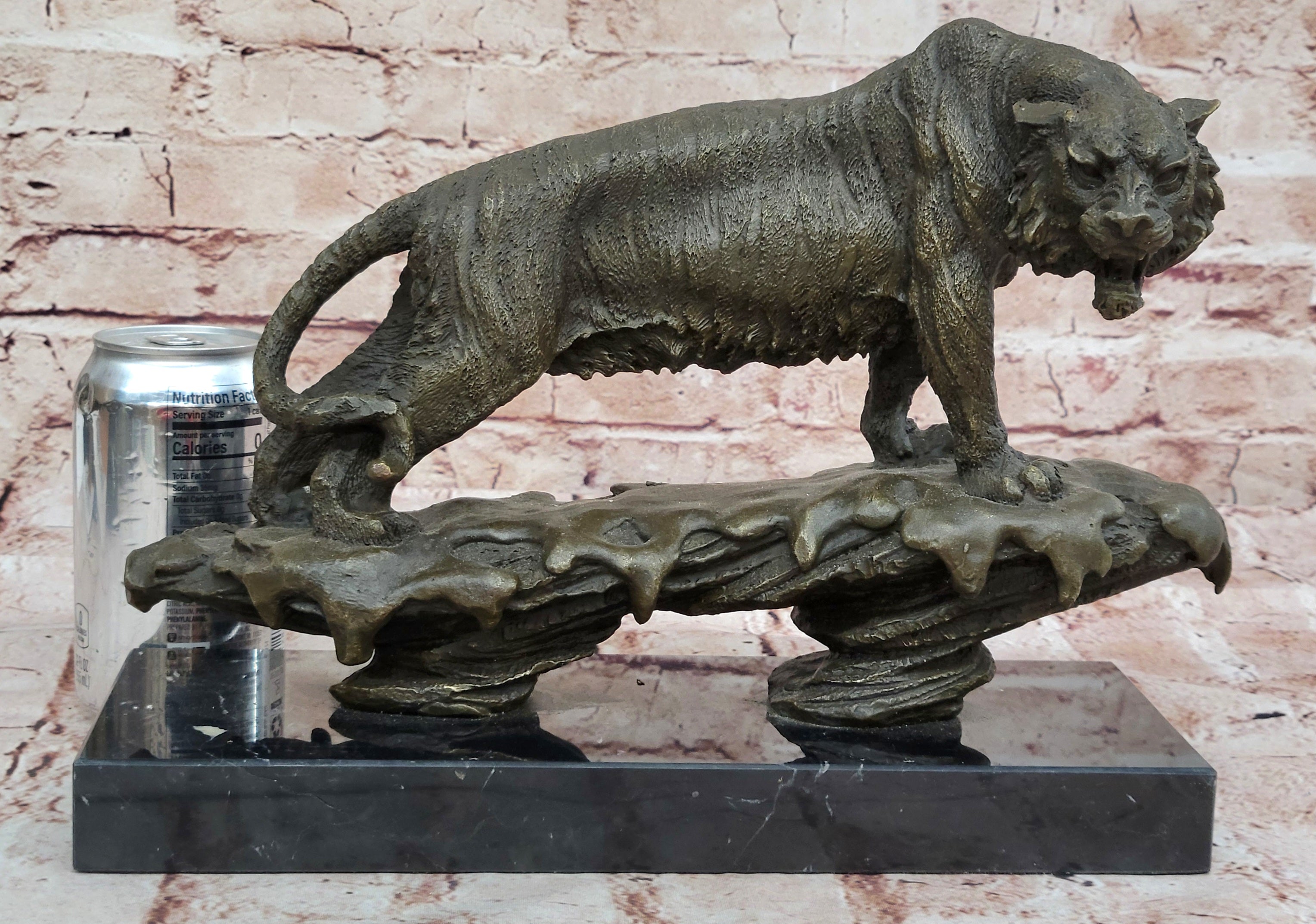 Handmade Bugatti Tiger Bronze Figurine - Captivating Wildlife Sculpture for Animal Lovers