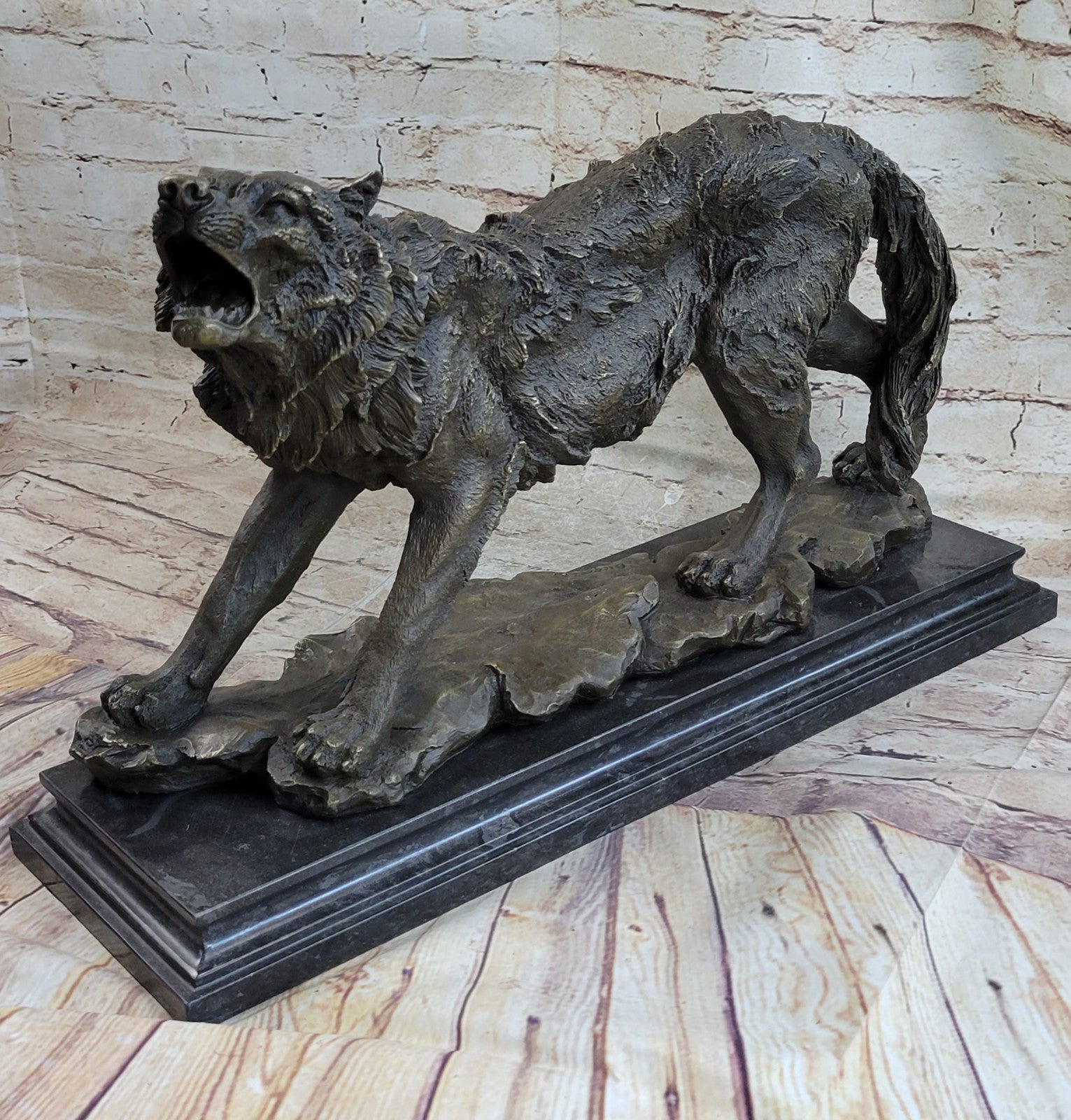 Larger Size Howling Wolf Bronze Sculpture By European Bronze Finery Artwork