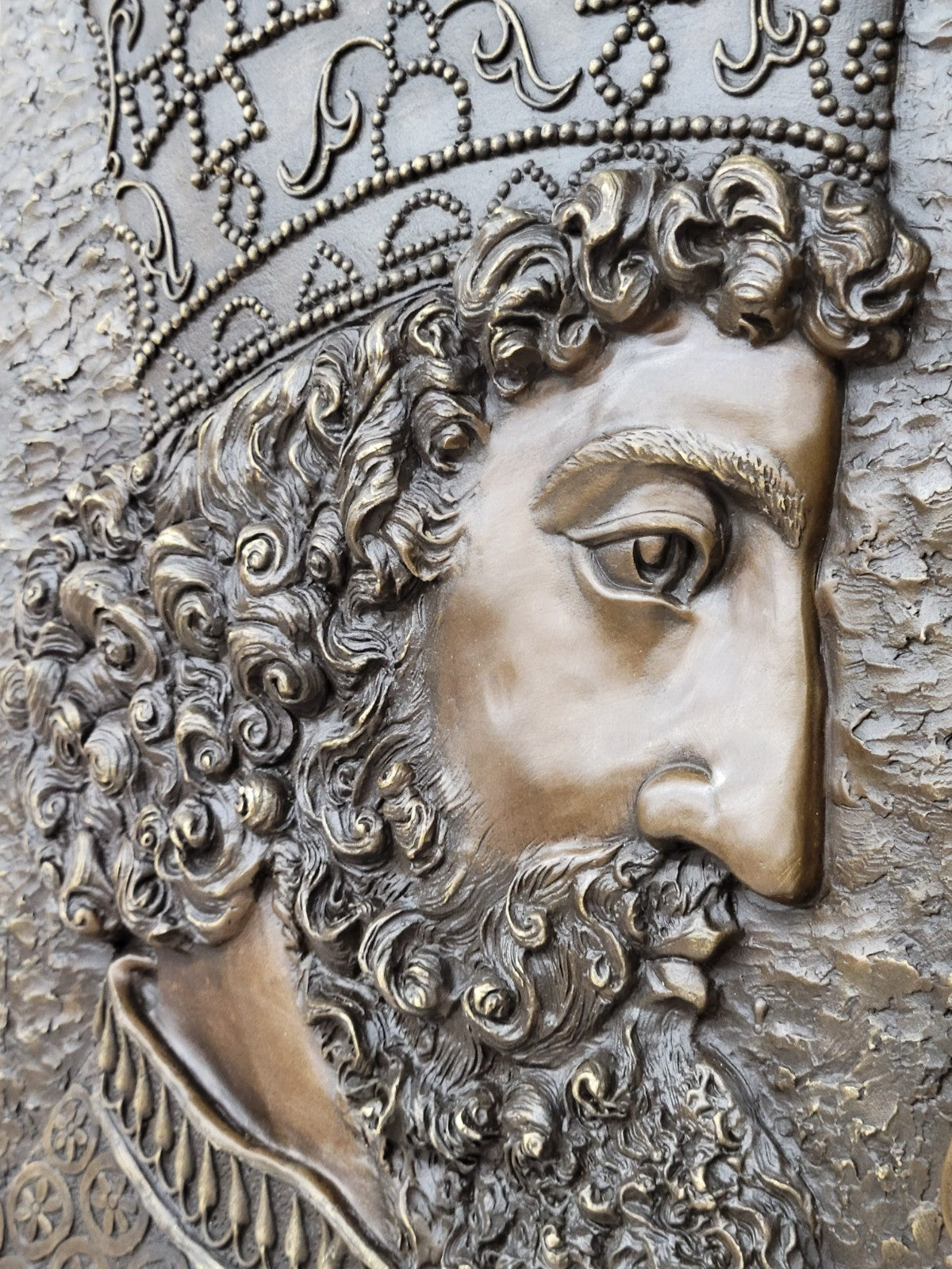 Vintage Artwork: Wall-Mounted Bronze Sculpture Depicting Cyrus The Great of Persia