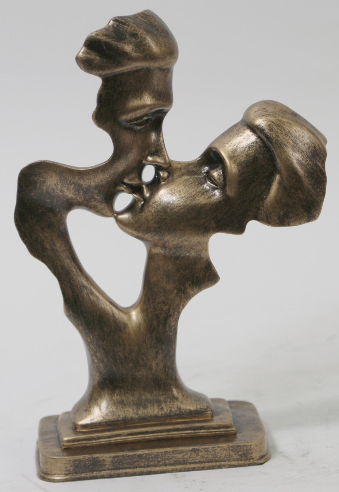 First Kiss Lover Couple Statue Sculpture Carved Figurine Art Craft Decor Sale
