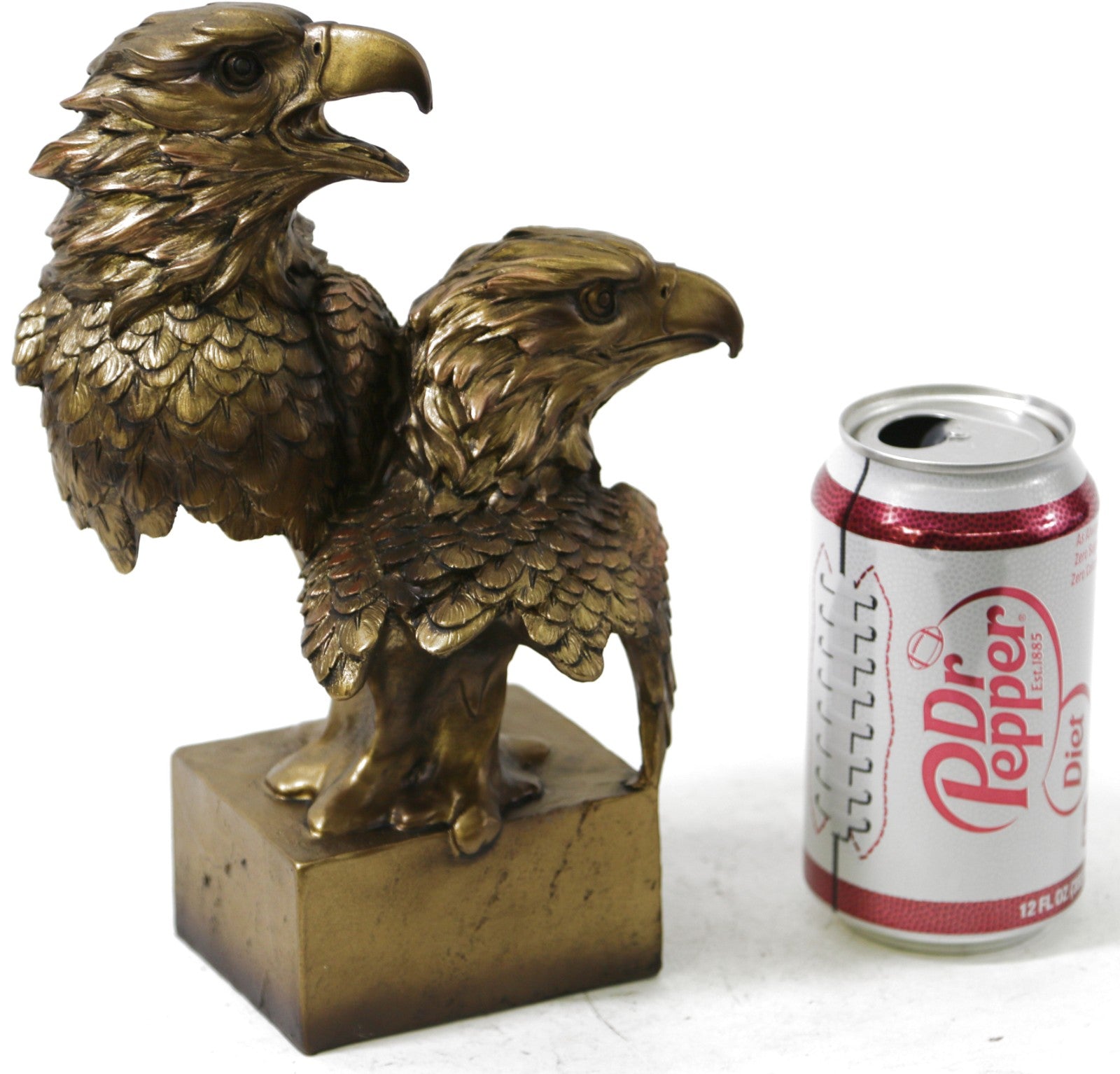 Realistic Eagle Ornament Animal Figurine Sculpture Standing for Garden Sale
