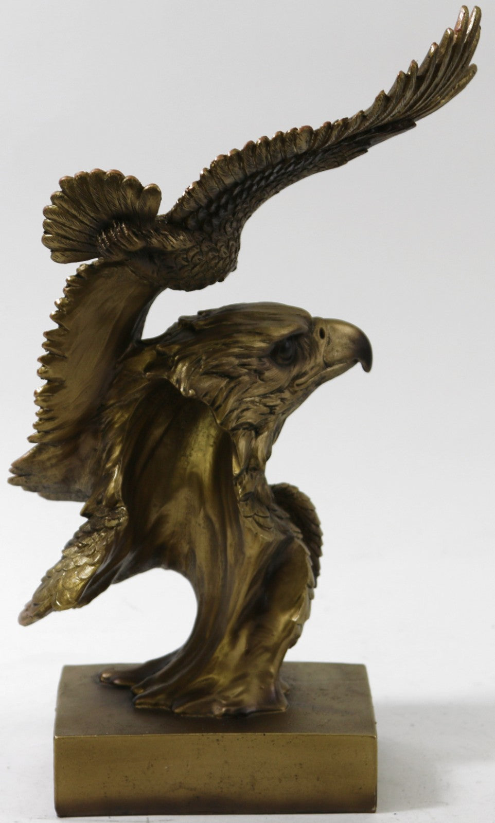 Victory`s Eagle in Flight Statue Bronze Finish Sculpture Masterpiece Figurine