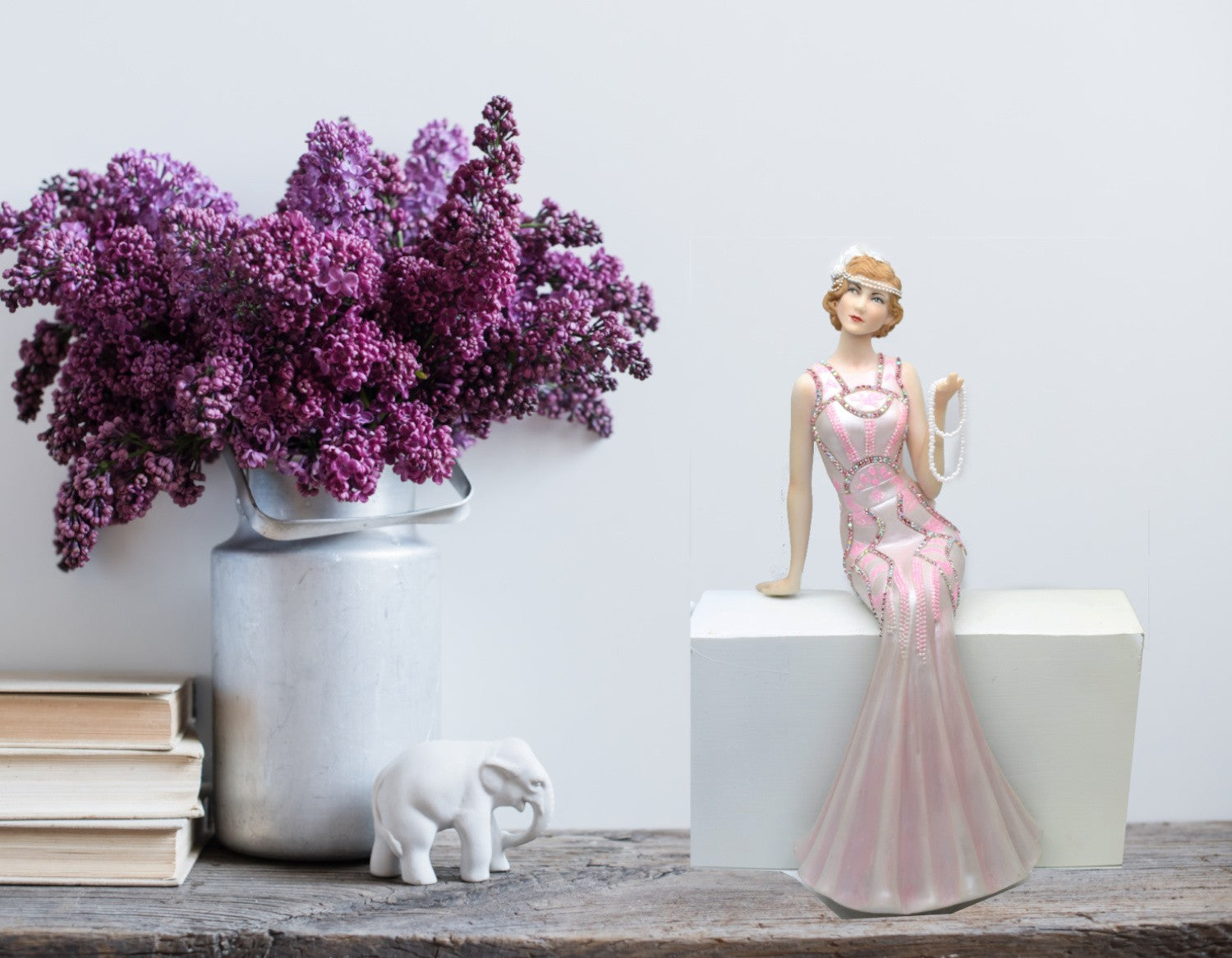 Art Deco Nouveau Detailed Sitting on Edge of Desk Home Decoration Statue