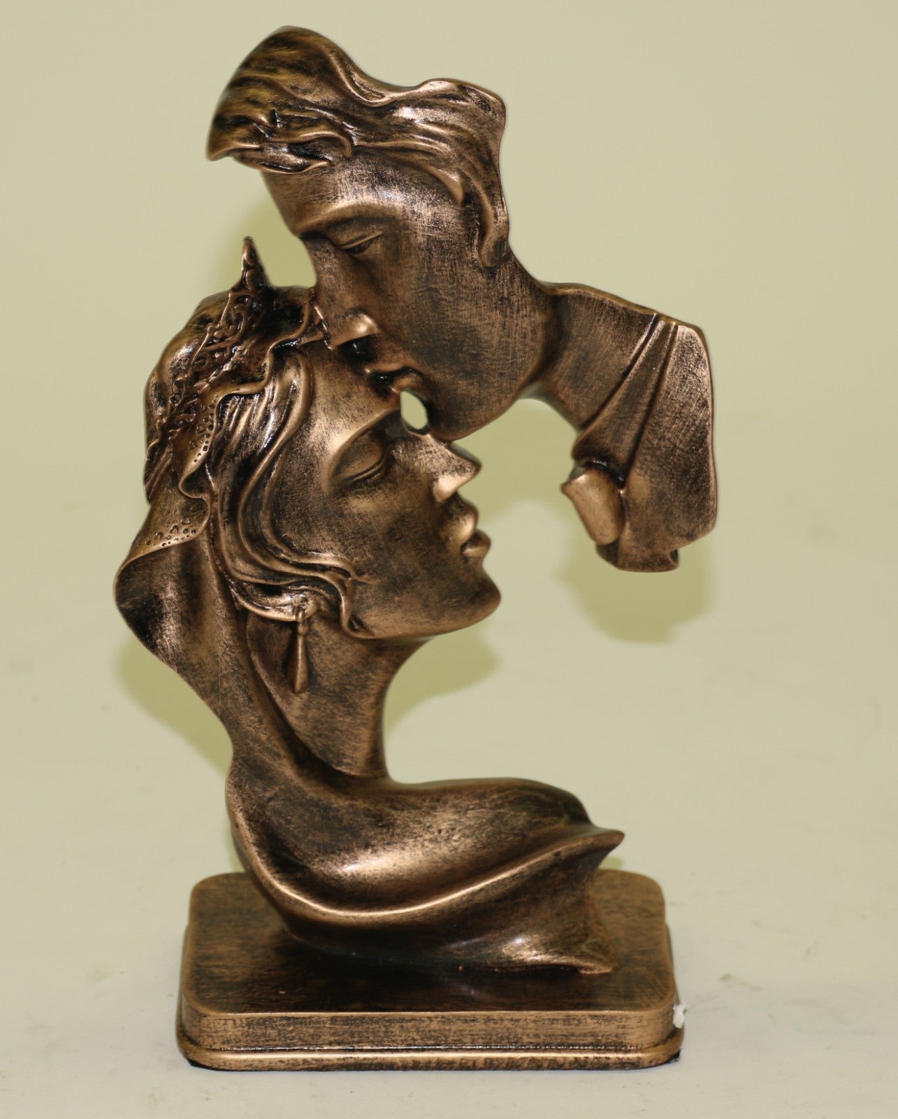 Cold Cast Abstract Male and Female Kissing Bronze Sculpture Base Figurine Sale