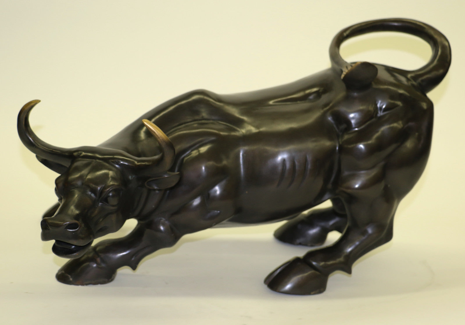 Handcrafted European Genuine Bronze Stock Market Bull Sculpture – Limited Edition Figurine for Sale