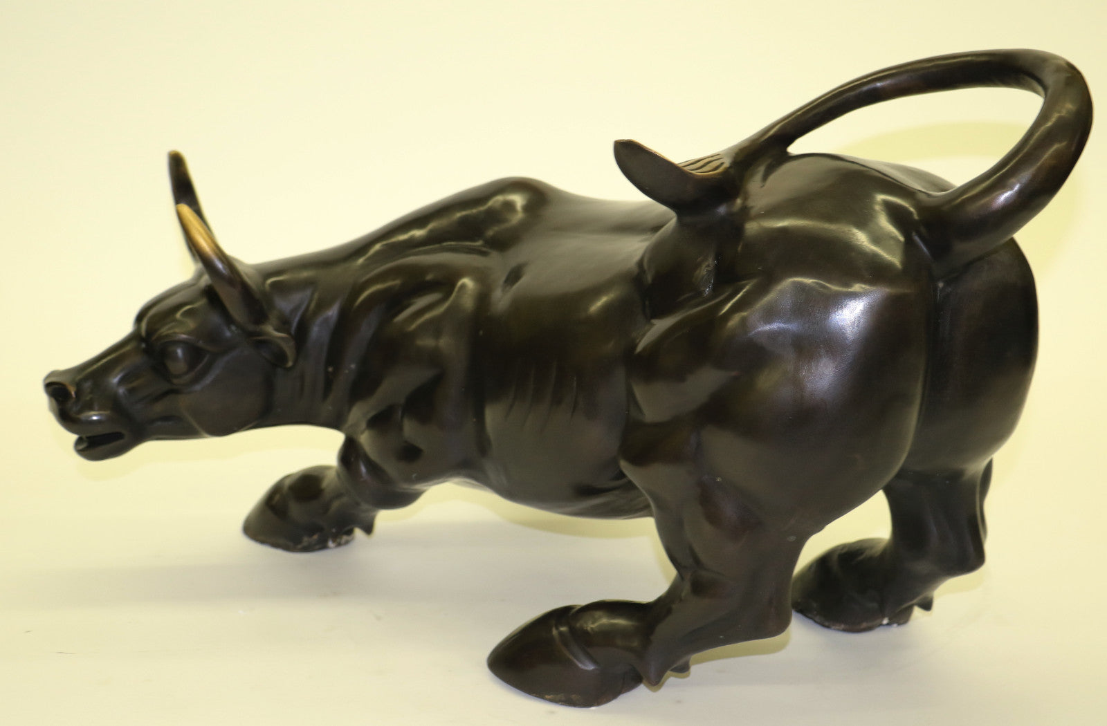 Handcrafted European Genuine Bronze Stock Market Bull Sculpture – Limited Edition Figurine for Sale
