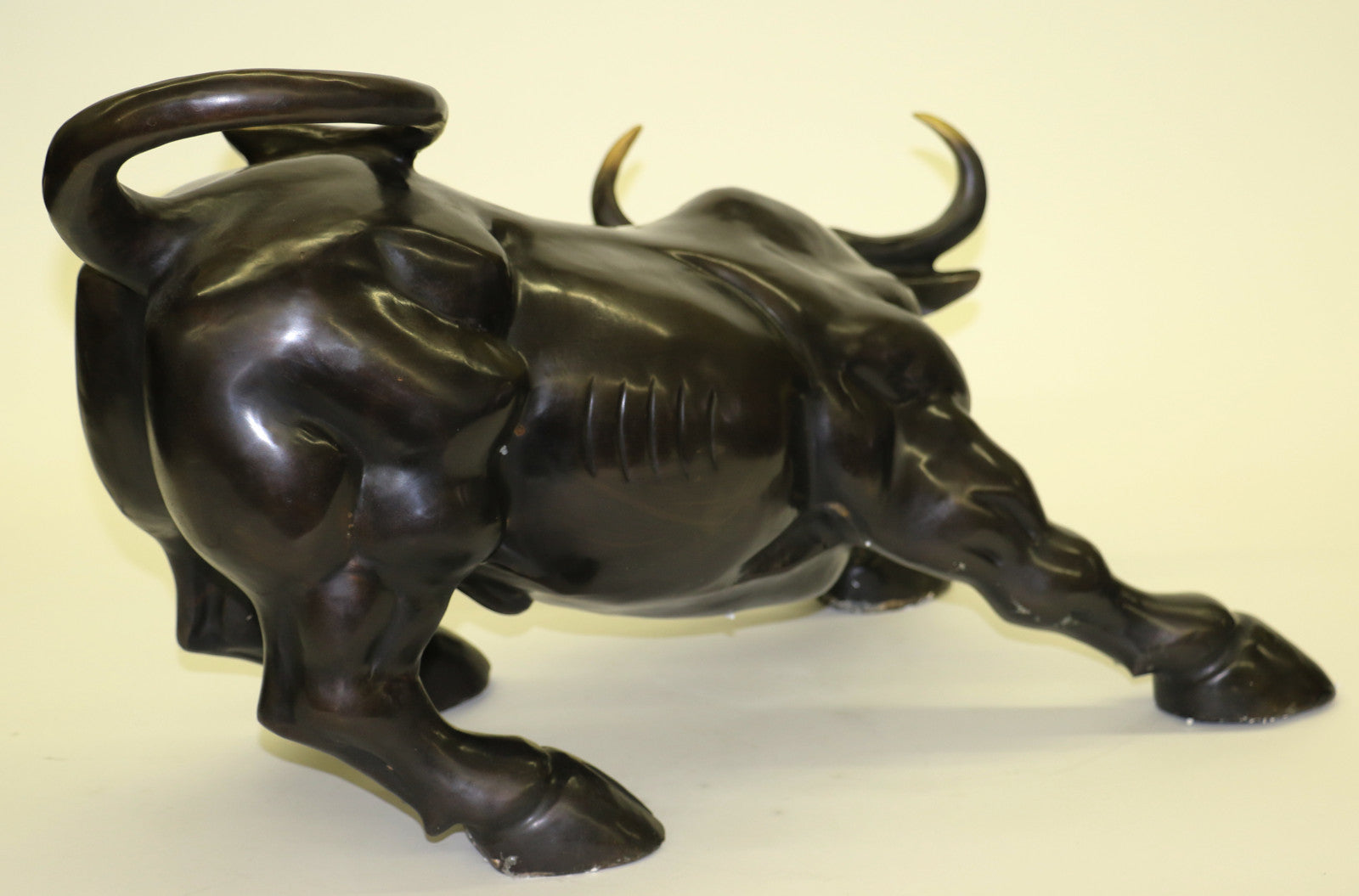 Handcrafted European Genuine Bronze Stock Market Bull Sculpture – Limited Edition Figurine for Sale