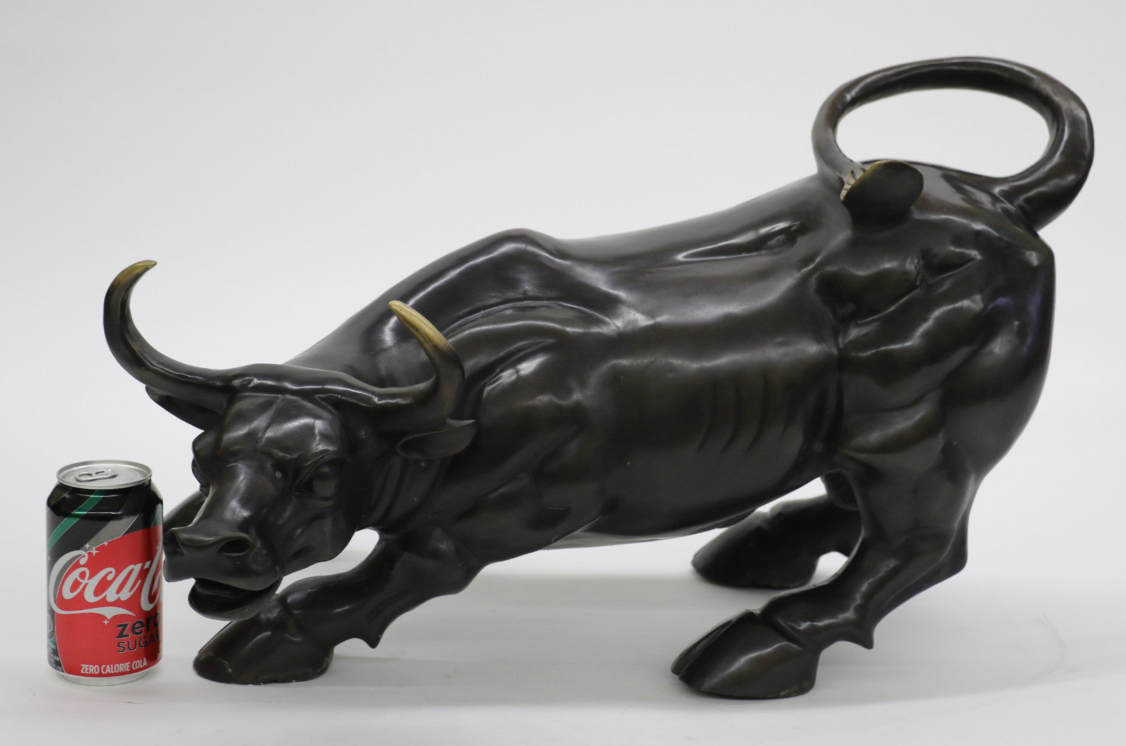 Hand Made European Genuine Bronze Magnificent Stock Market Bull Sculpture Figurine