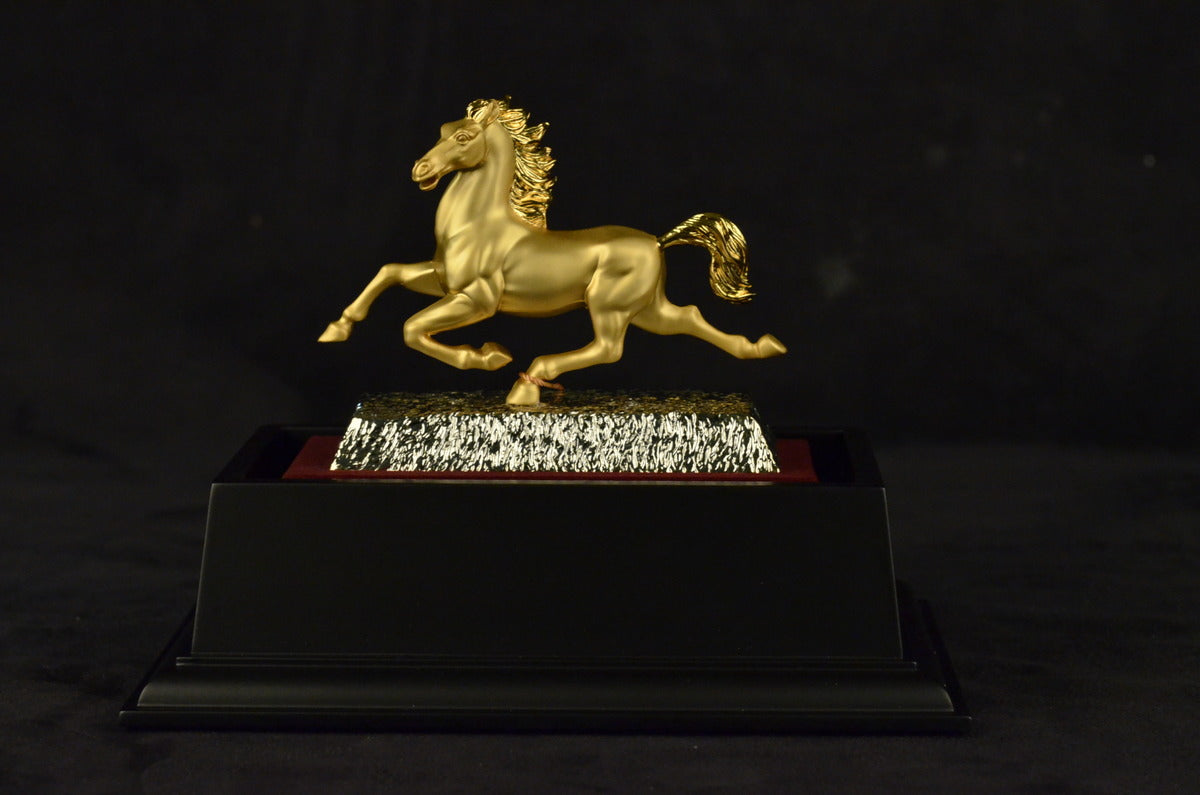 Handcrafted Hot Cast Horse Mare Museum Quality Classic Artwork Figurine Figure