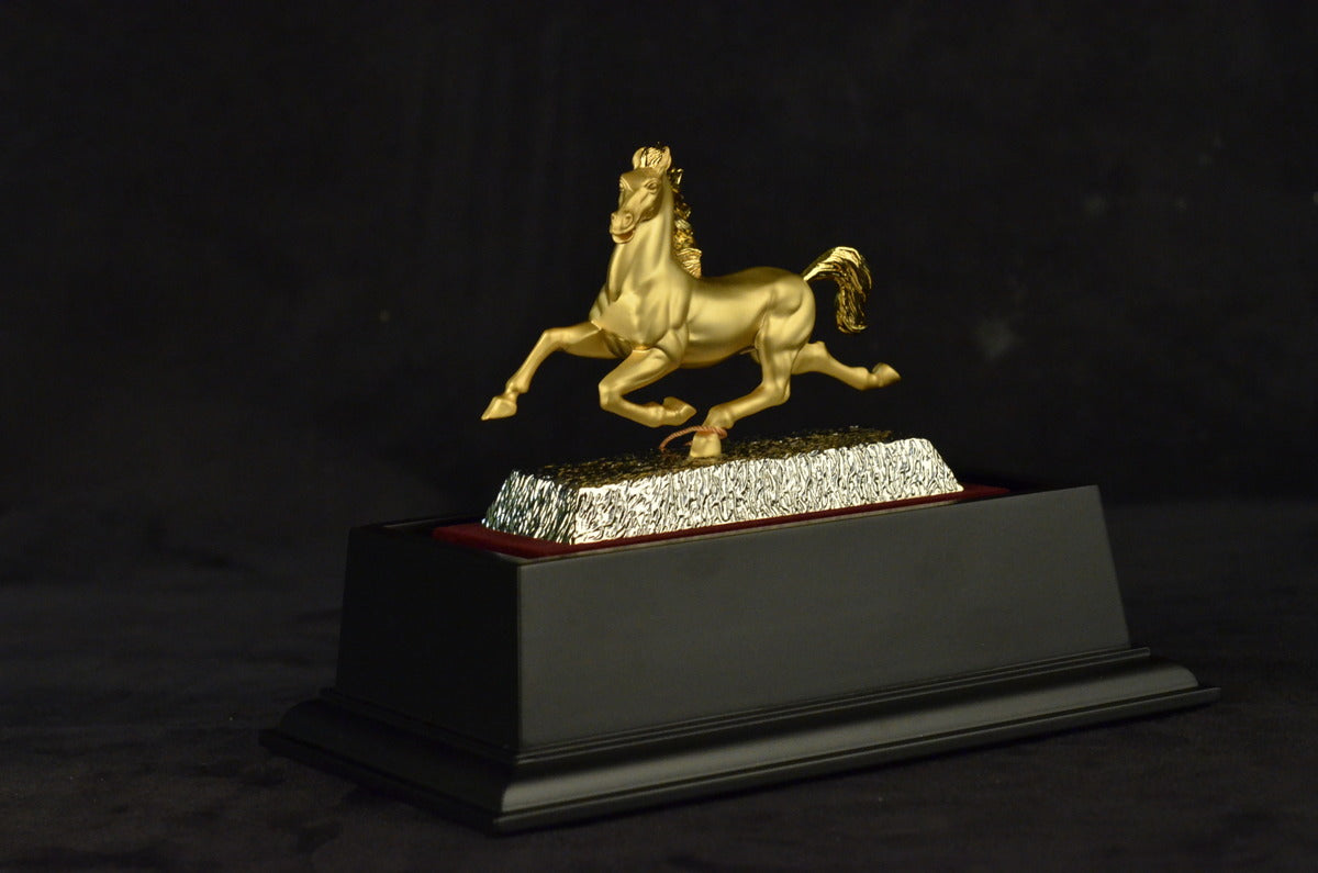 Handcrafted Hot Cast Horse Mare Museum Quality Classic Artwork Figurine Figure