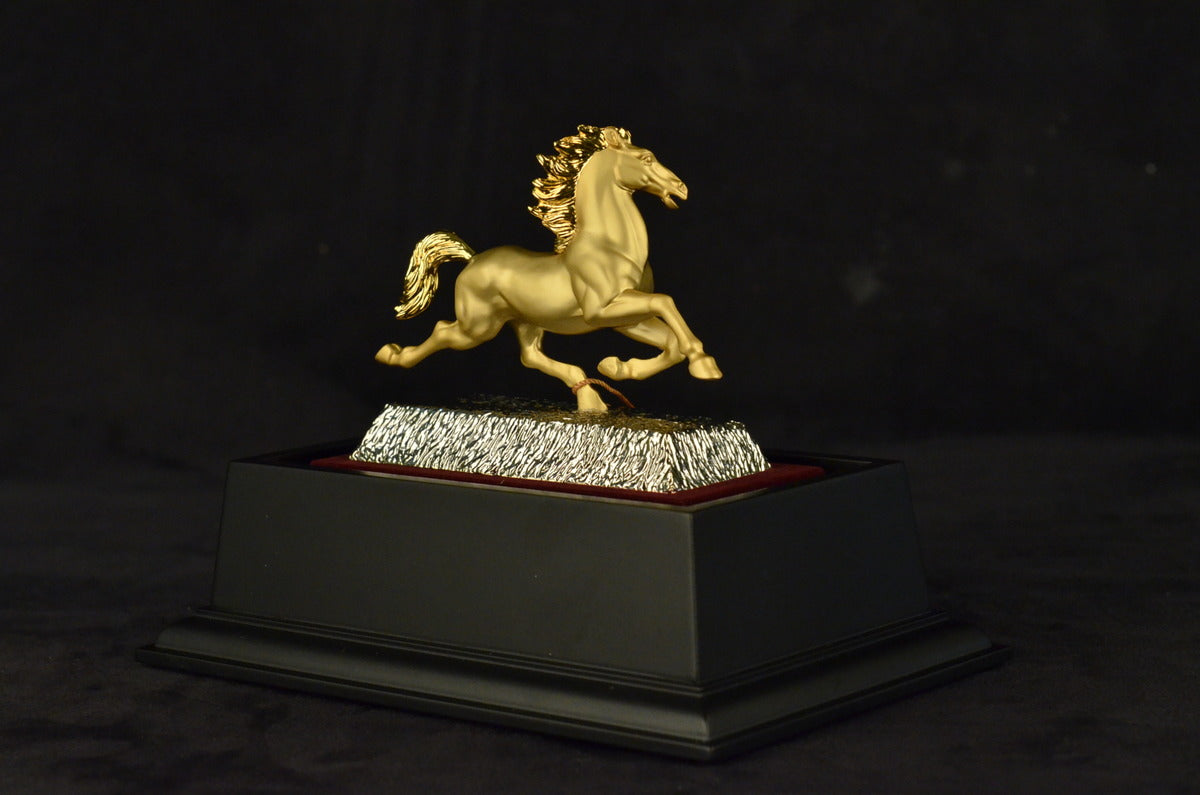 Handcrafted Hot Cast Horse Mare Museum Quality Classic Artwork Figurine Figure