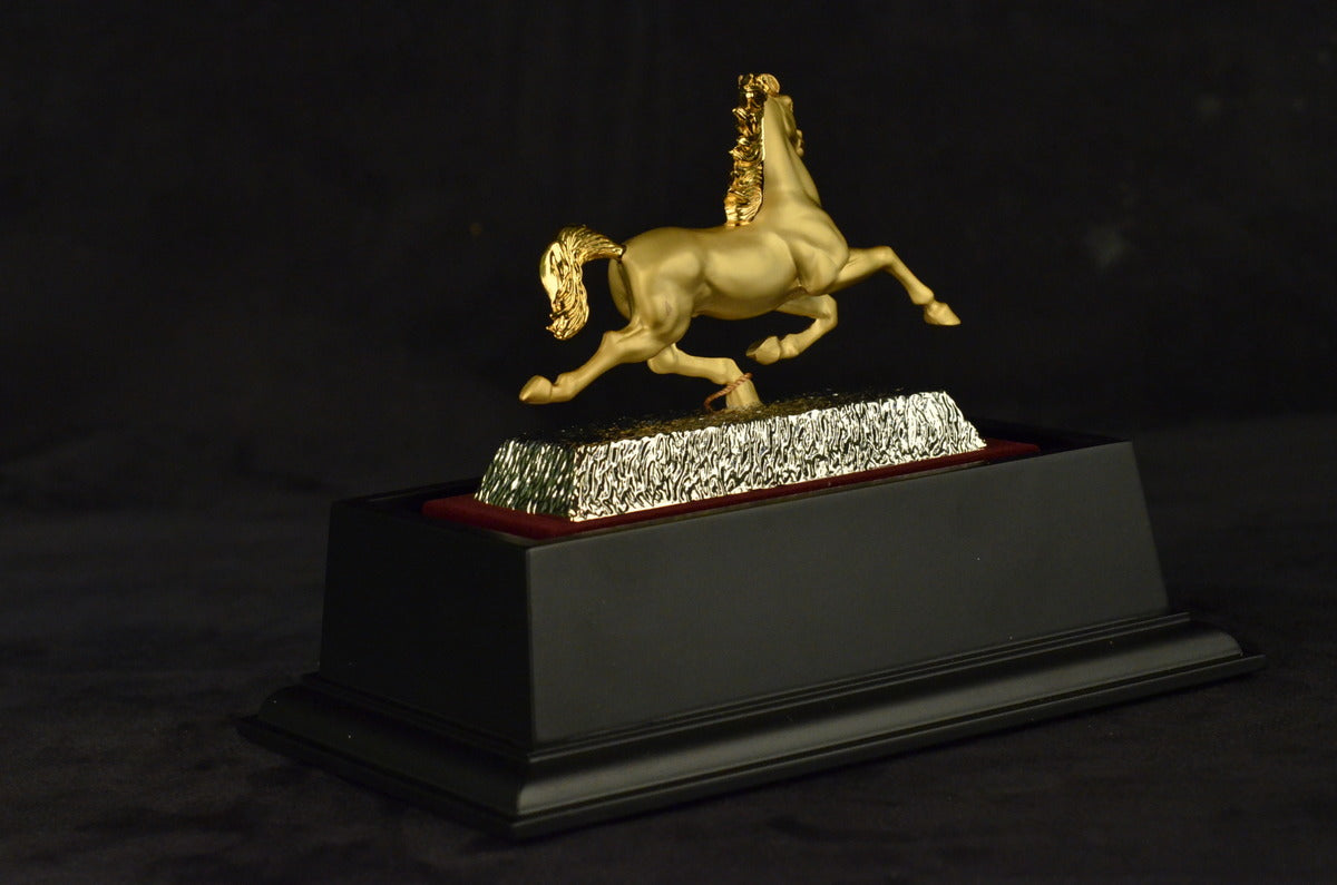 Handcrafted Hot Cast Horse Mare Museum Quality Classic Artwork Figurine Figure