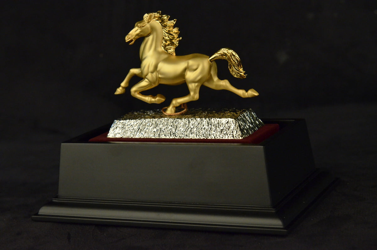 Handcrafted Hot Cast Horse Mare Museum Quality Classic Artwork Figurine Figure
