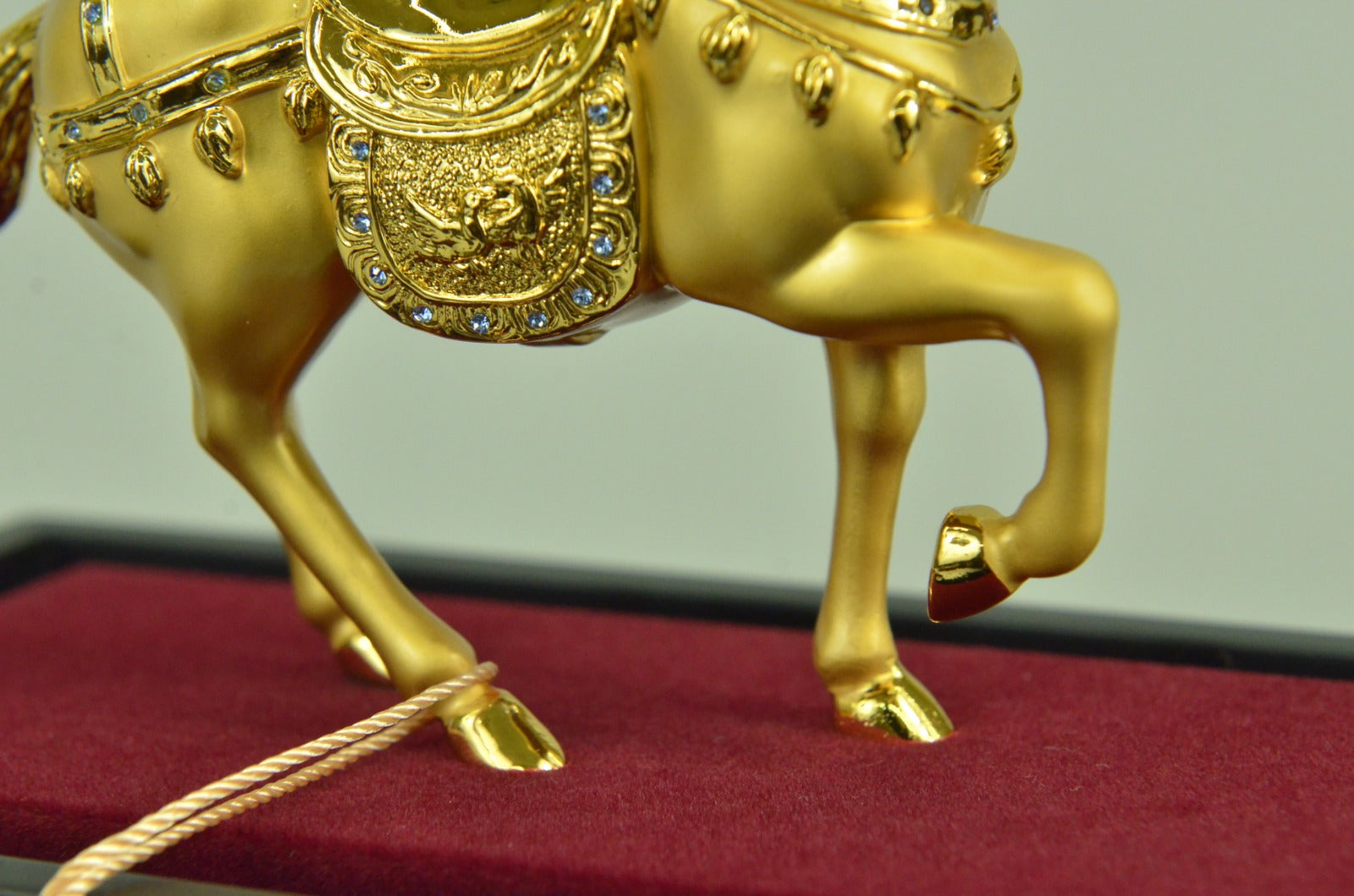 Hot cast by Lost Wax 24K Gold Tang Horse Bronze Sculpture Figurine Figure Decor