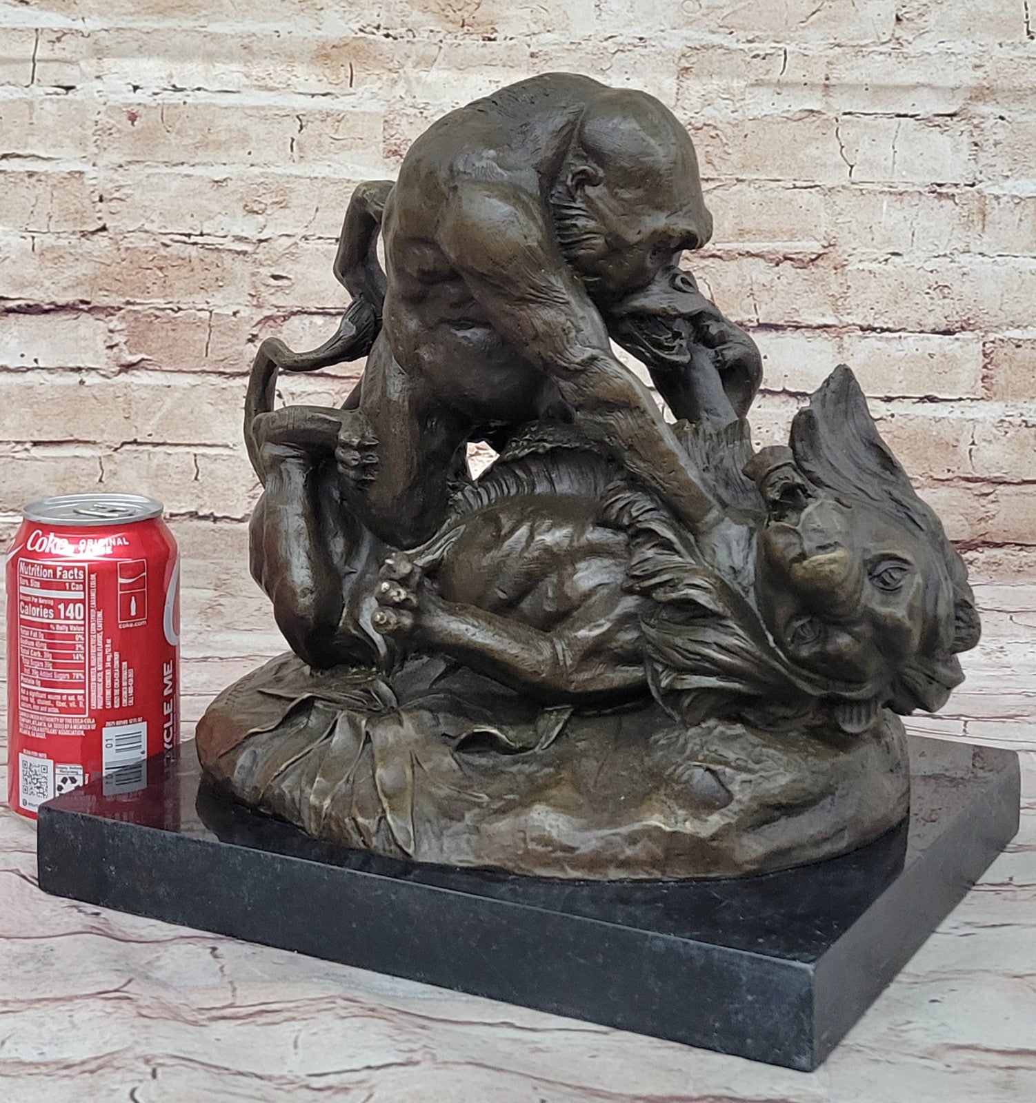 Wildlife Art Collector Edition: Masson`s Gorilla and Lion Battle Sculpture
