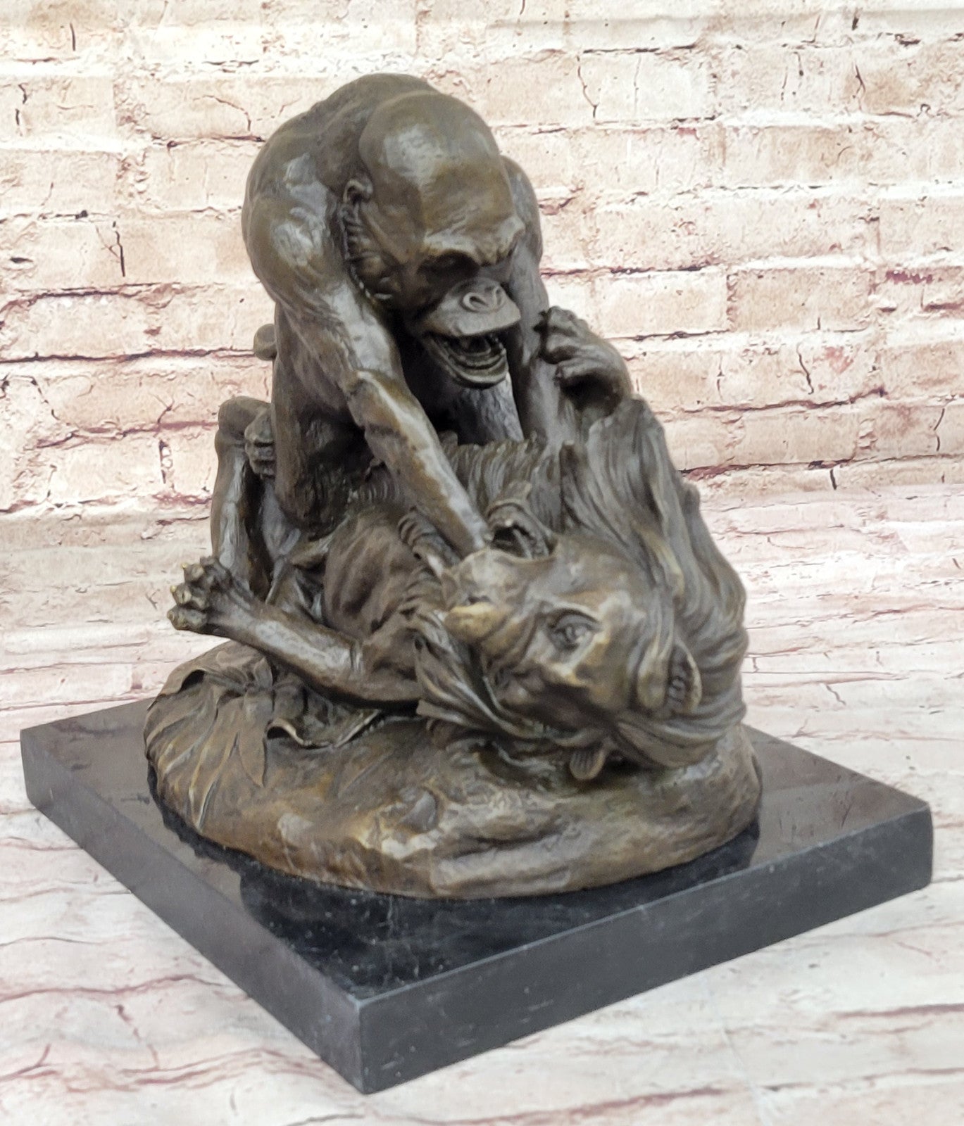 Wildlife Art Collector Edition: Masson`s Gorilla and Lion Battle Sculpture