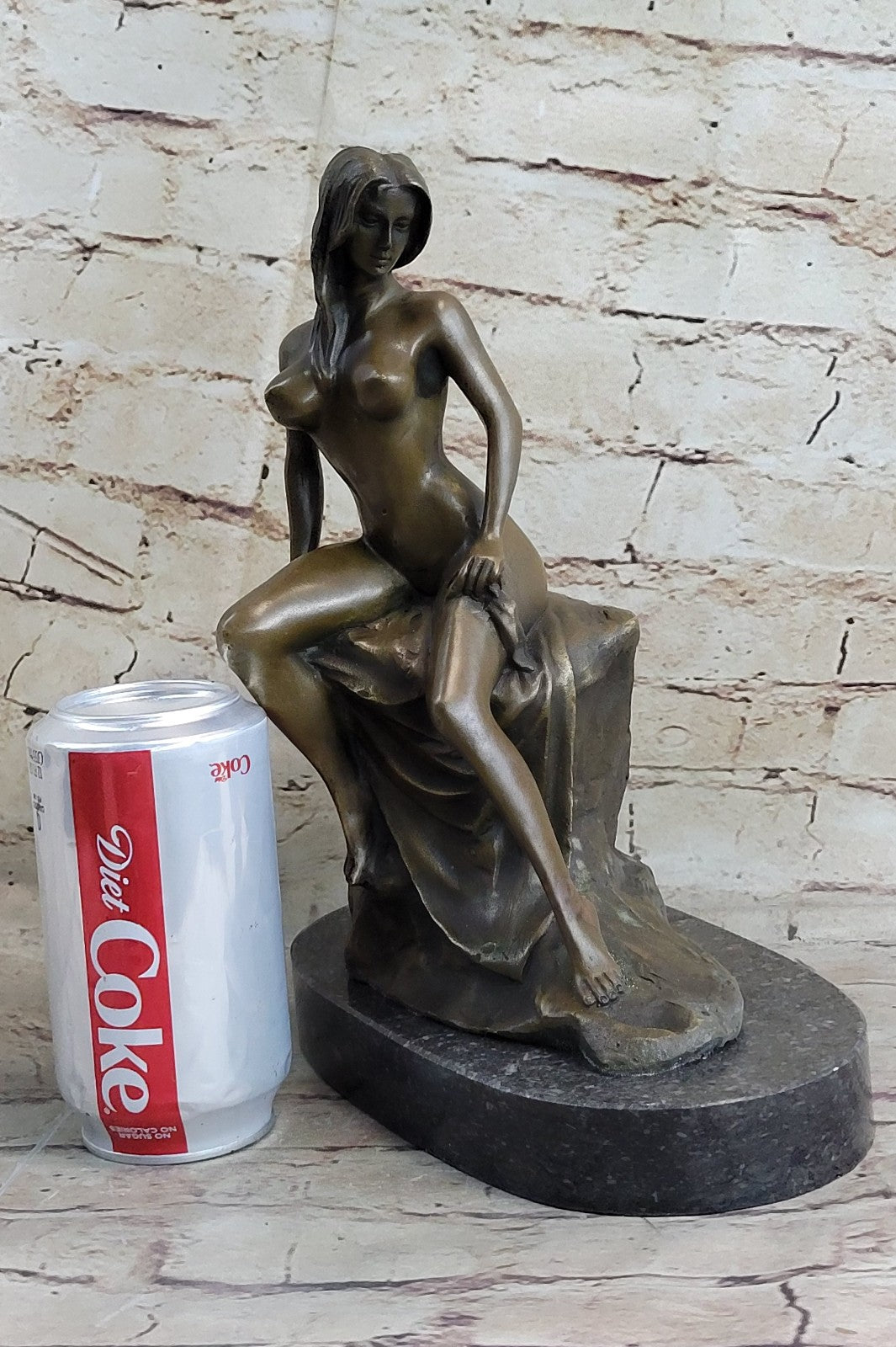 European Bronze Nude Woman Statue – Elegant Sitting Girl Sculpture for Men’s Dorm & Home Decor