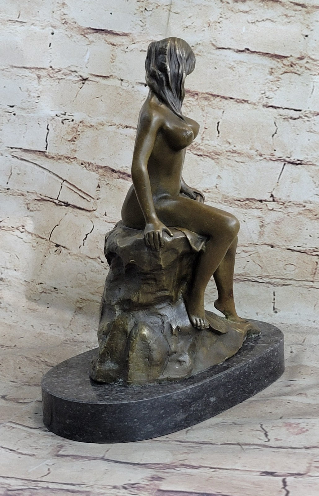 European Bronze Nude Woman Statue – Elegant Sitting Girl Sculpture for Men’s Dorm & Home Decor