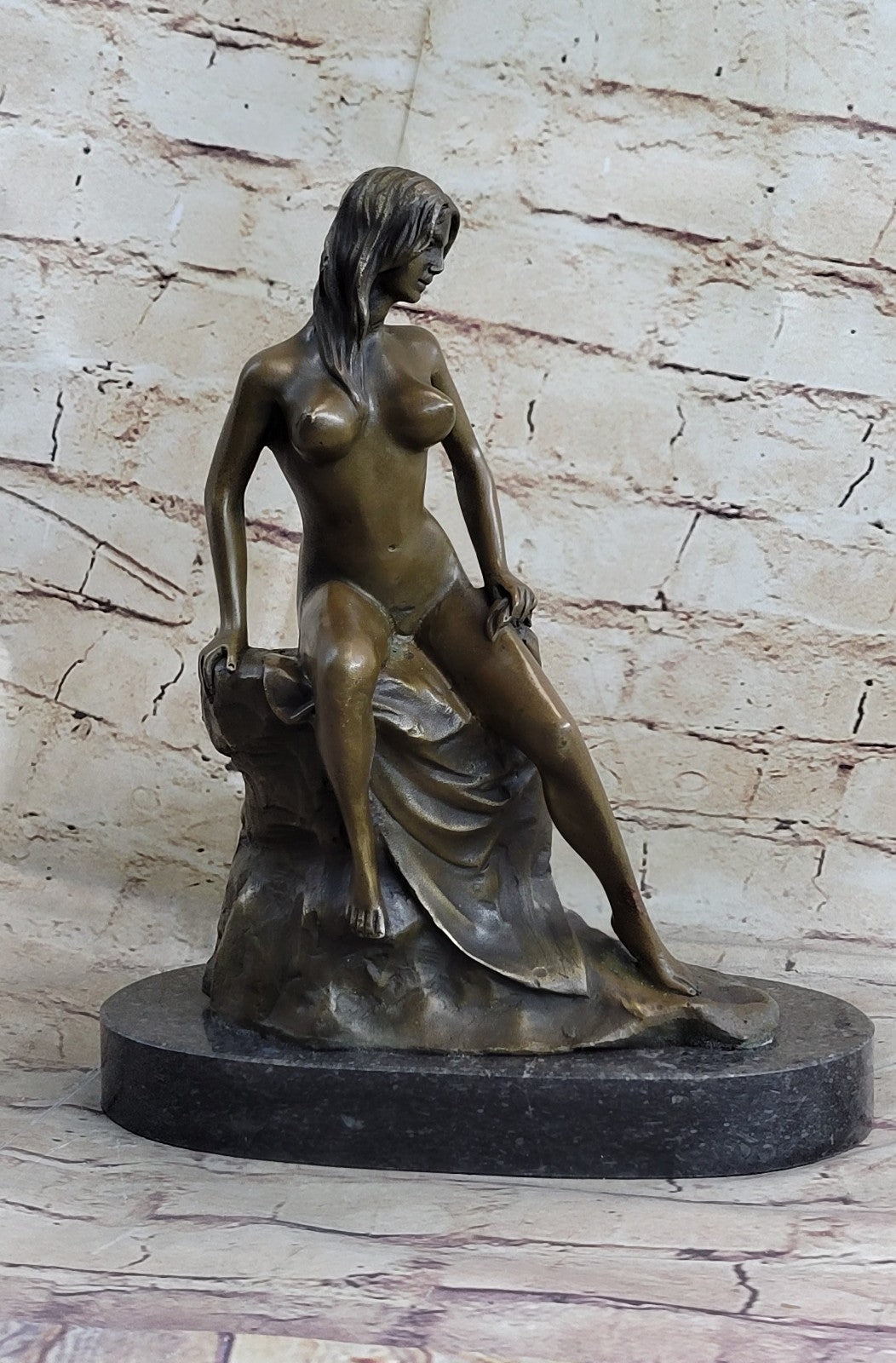 European Bronze Nude Woman Statue – Elegant Sitting Girl Sculpture for Men’s Dorm & Home Decor
