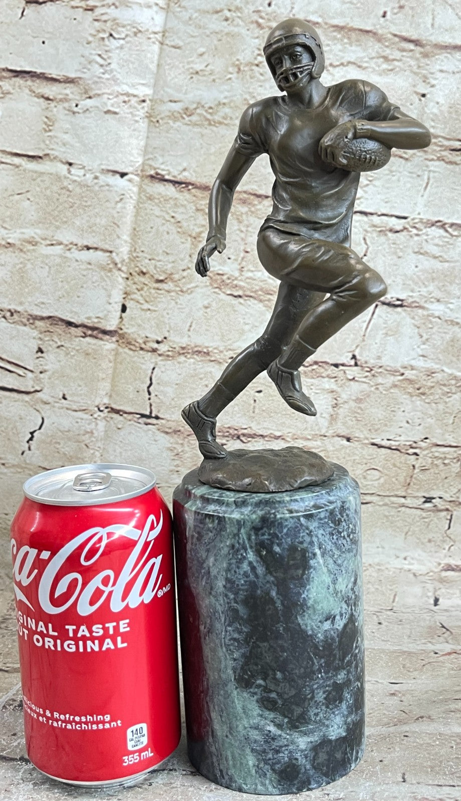 Bronze Sculpture Collectible Statue Sports 100% Football Player Hot Cast Décor