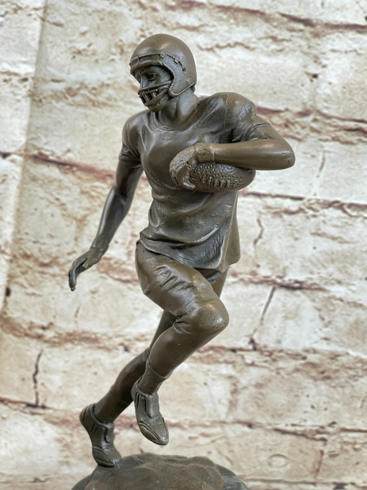 Bronze Sculpture Collectible Statue Sports 100% Football Player Hot Cast Décor