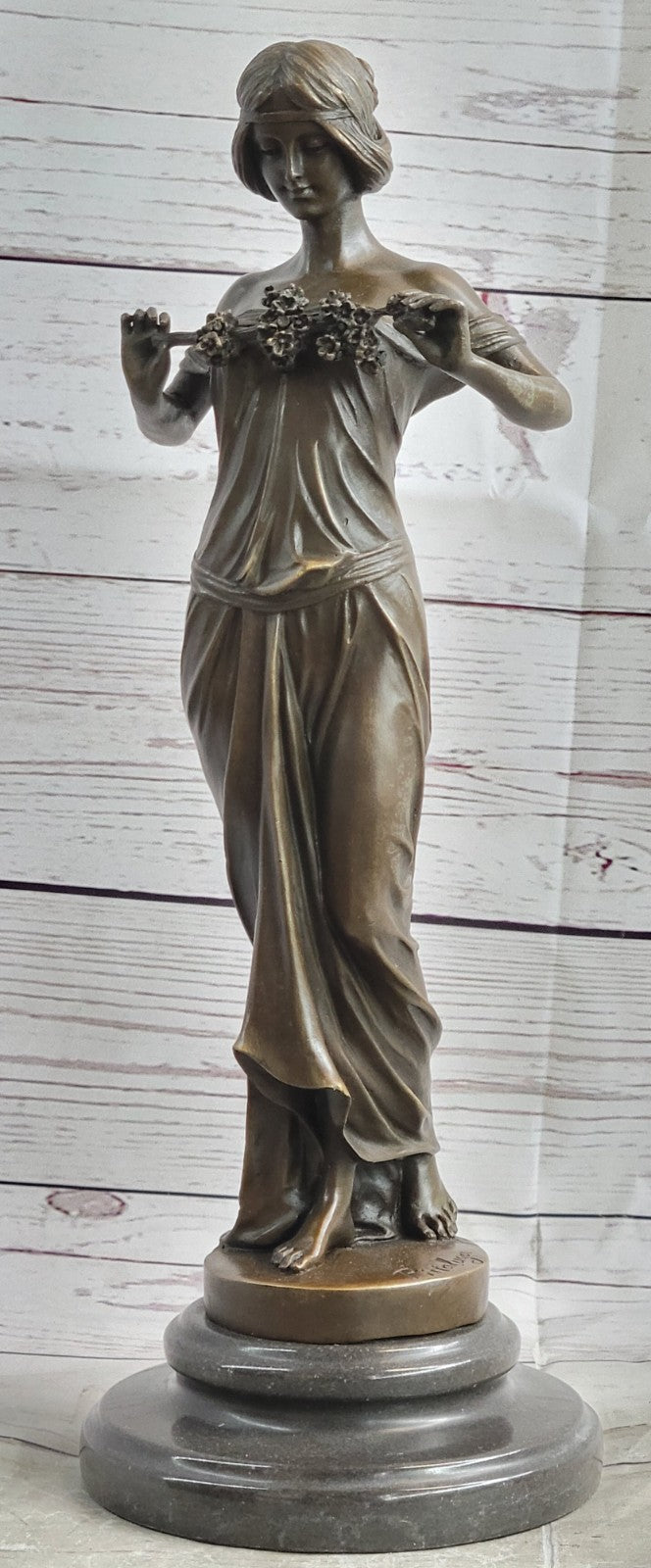 Modern bronze of Lady signed Pittaluga on marble plinth Hot Cast Figurine Décor