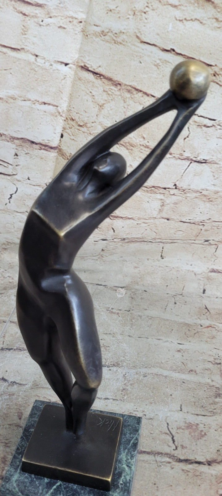 Handcrafted Detailed Gilt Bronze Trophy Collector Basketball Player Bronze Figur
