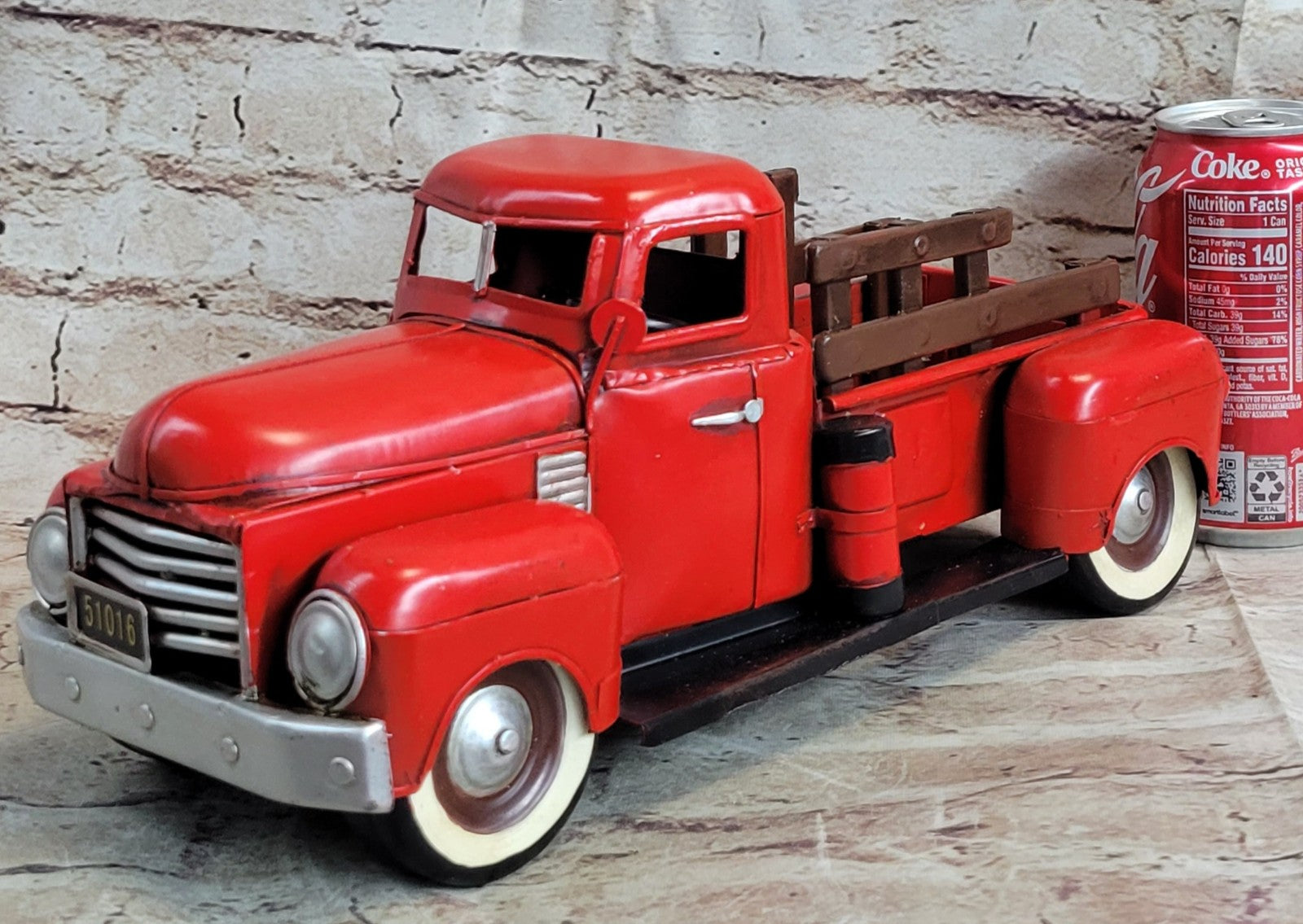 Red Color Retro Handmade Truck Metal Model Pickup Truck With Spare Tire Classic