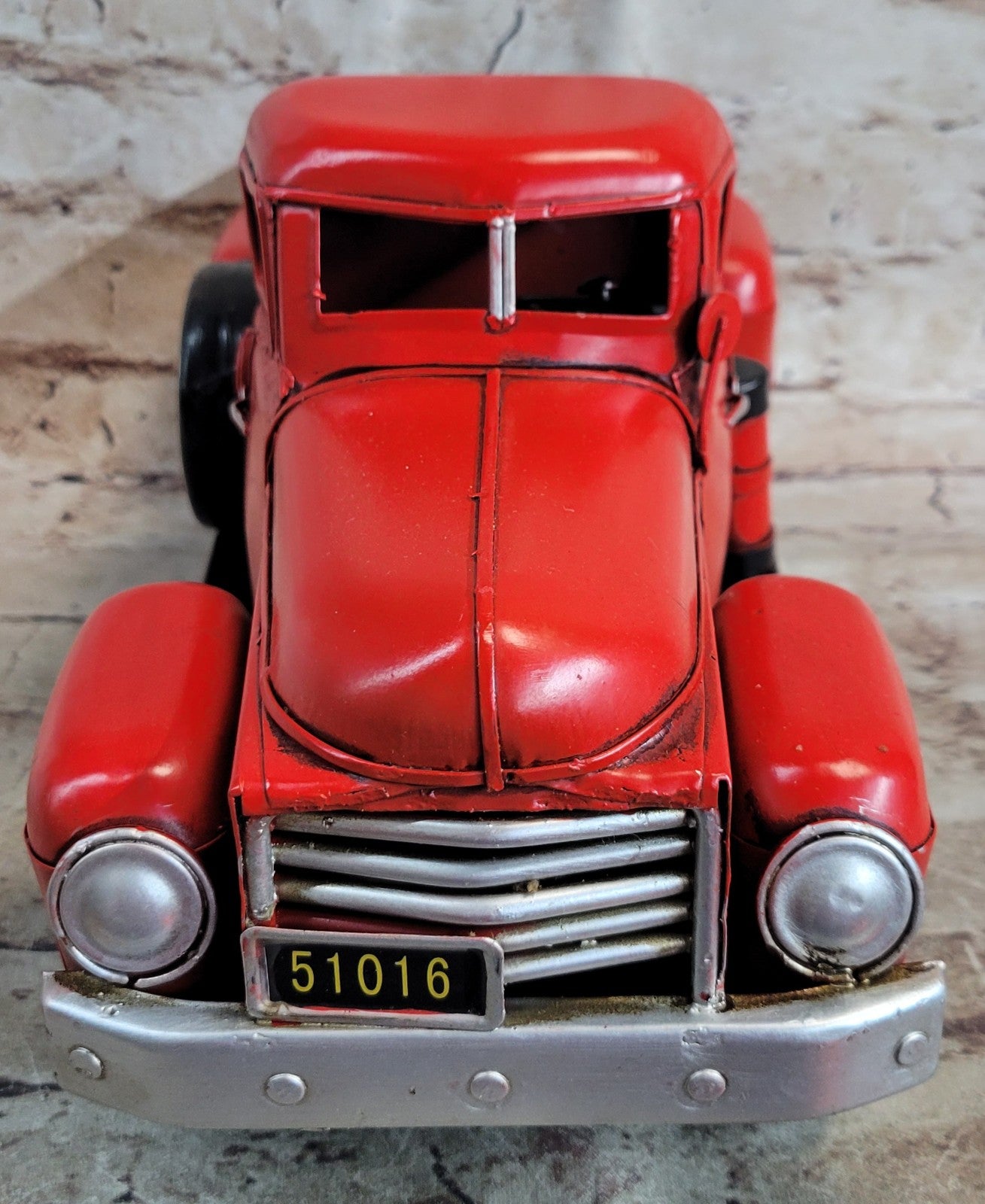 Red Color Retro Handmade Truck Metal Model Pickup Truck With Spare Tire Classic