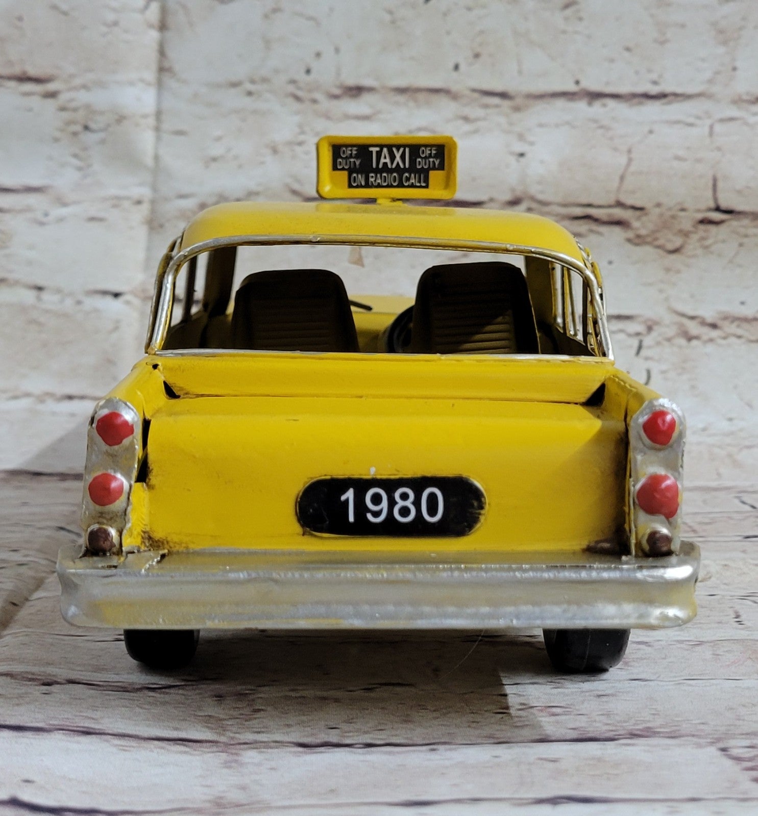 1/18 Scale Die-Cast Metal NYC Checker Marathon Yellow Taxi Cab Model