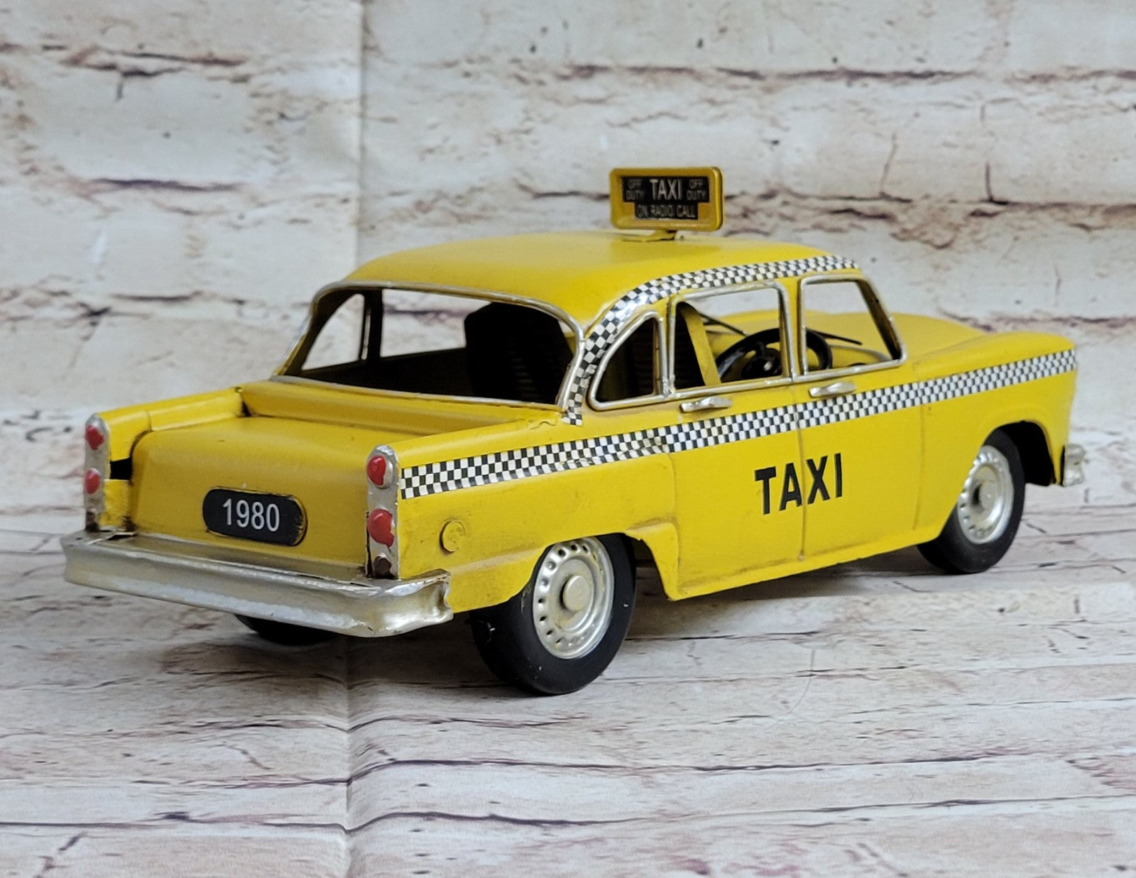 1/18 Scale Die-Cast Metal NYC Checker Marathon Yellow Taxi Cab Model