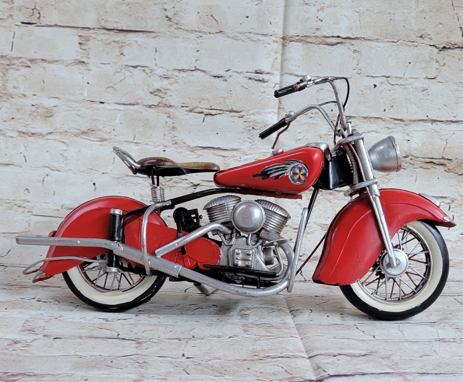 1945 RED HARLEY-DAVIDSON 1:8-SCALE Detailed Handcrafted Motorcycle Decoration