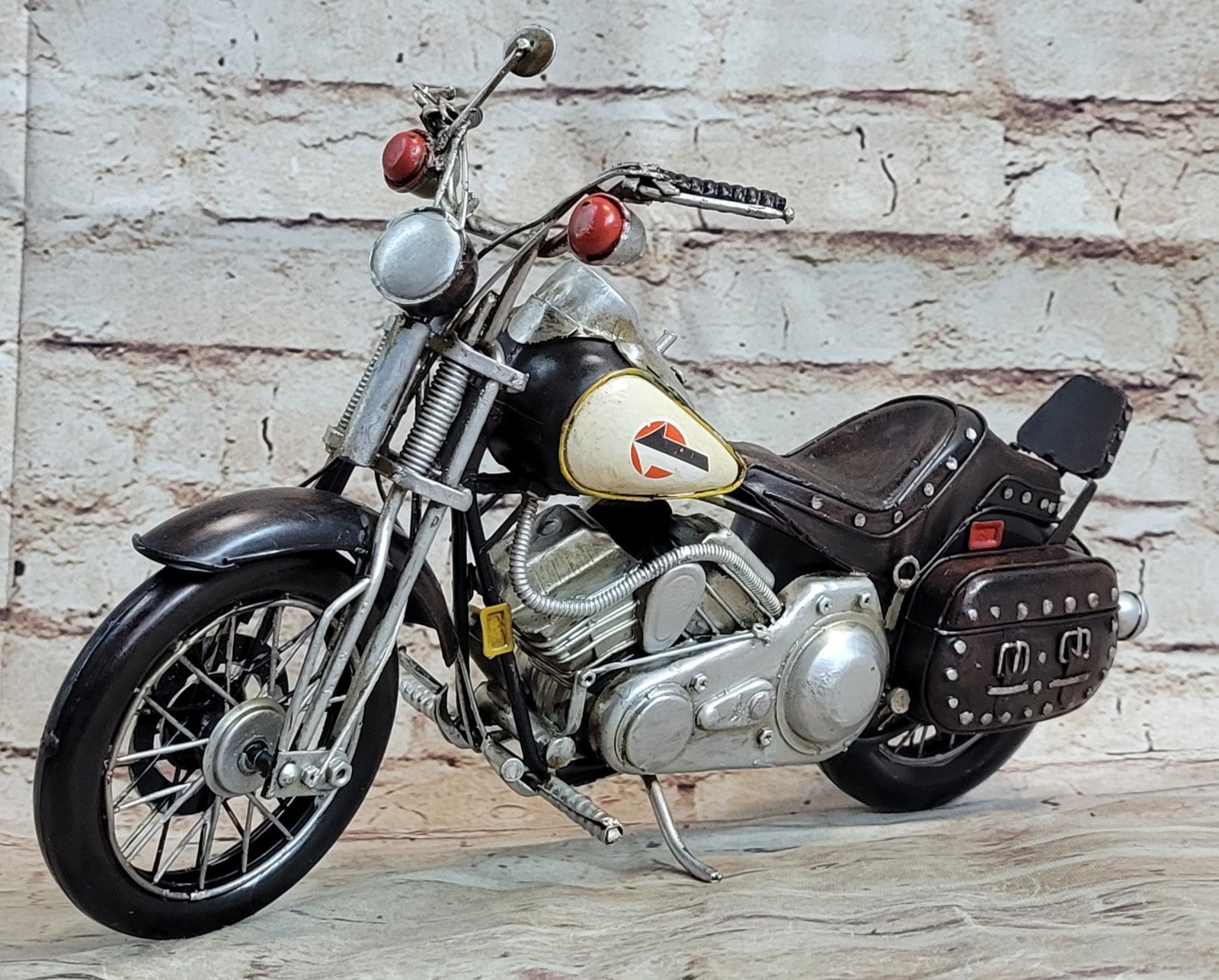 1: 8 Scale Retro Tinplate 1979 Harley Davidson Motorcycle Model FXSTS Artwork