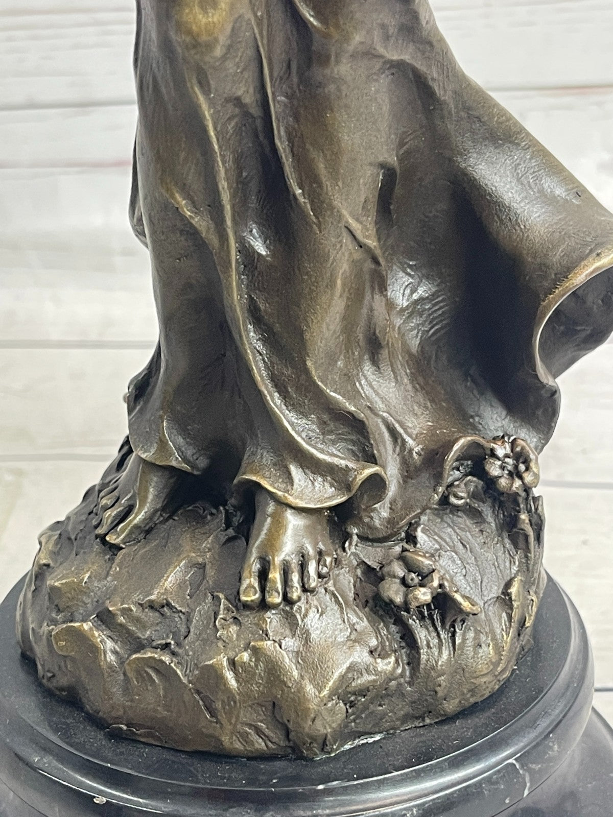 Sensual Female Bronze Sculpture in Art Deco Style | Handcrafted Statue by Milo | Lost Wax Technique