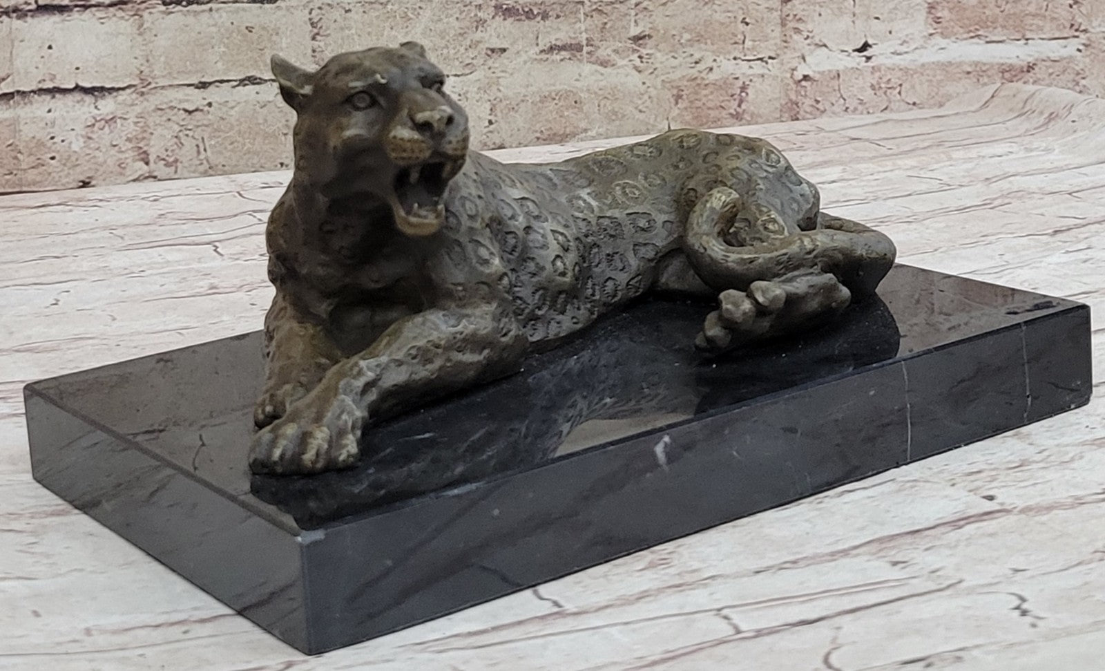 Stunning Art Deco Wildlife Sculpture in Bronze, Depicting a Powerful Cheetah, Masterpiece Figurine