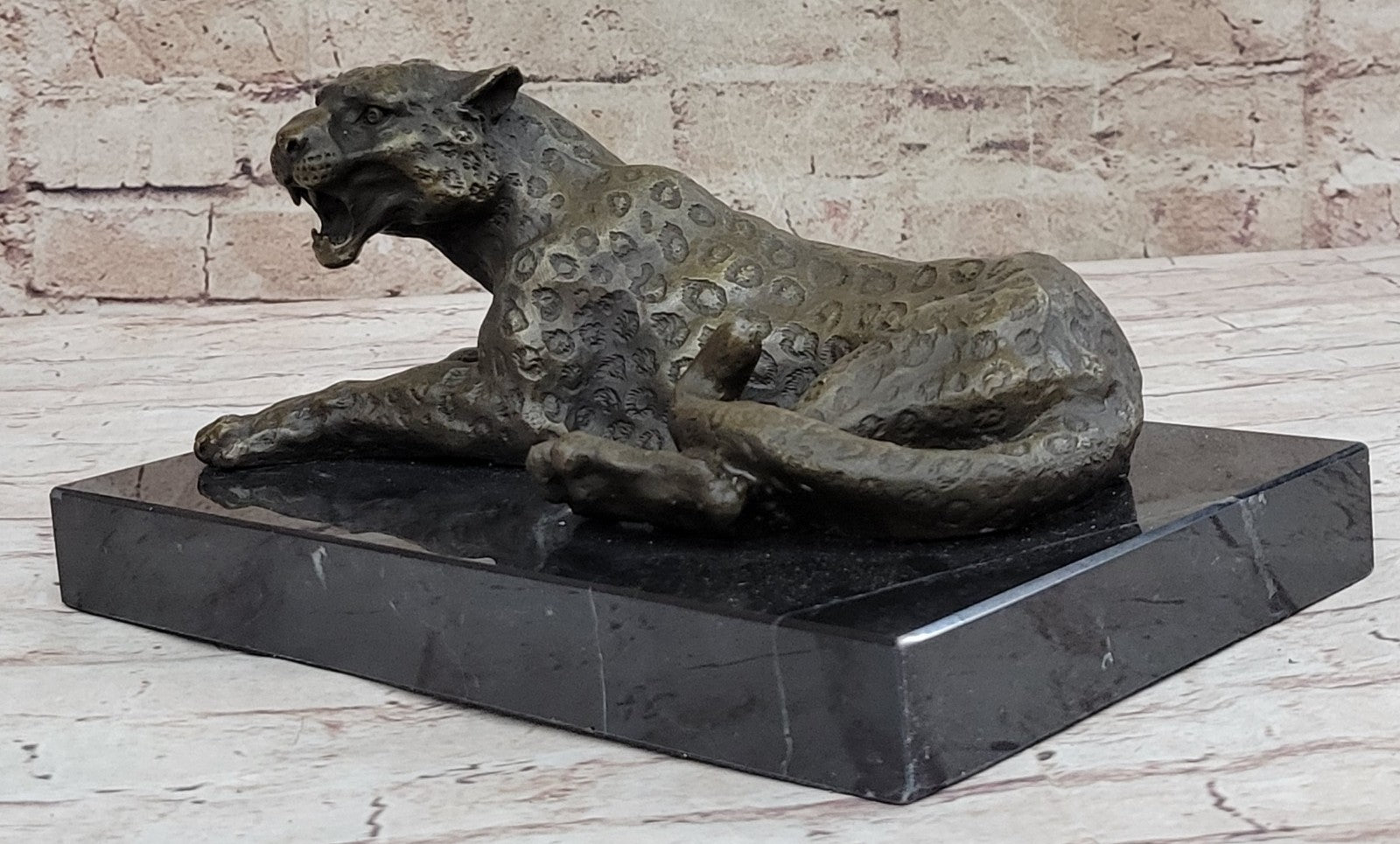 Stunning Art Deco Wildlife Sculpture in Bronze, Depicting a Powerful Cheetah, Masterpiece Figurine