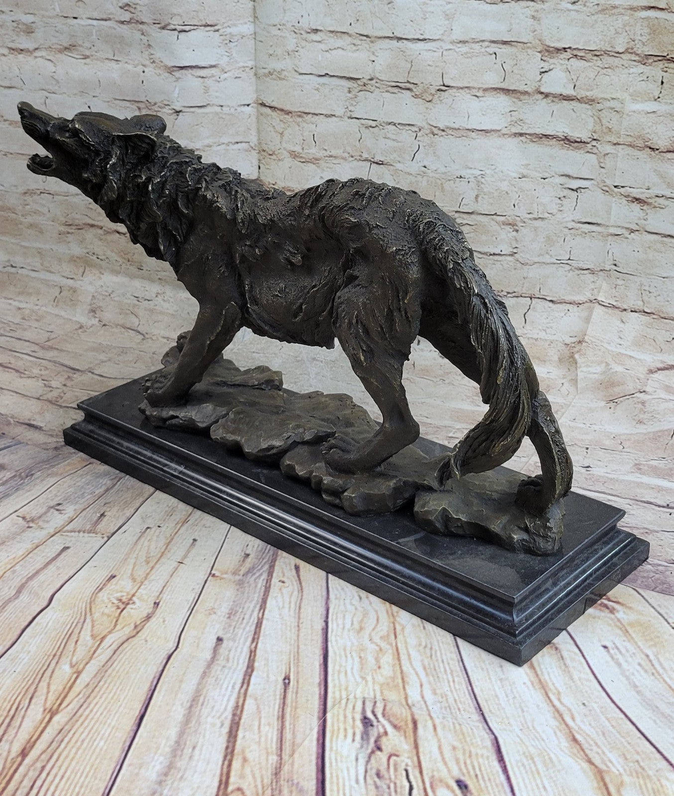 Larger Size Howling Wolf Bronze Sculpture By European Bronze Finery Artwork